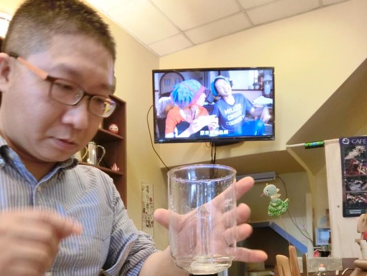 洪紹鈞投入咖啡研究12年，咖啡王子的夢想卻因自行車比賽破碎。（翻攝洪紹鈞臉書）