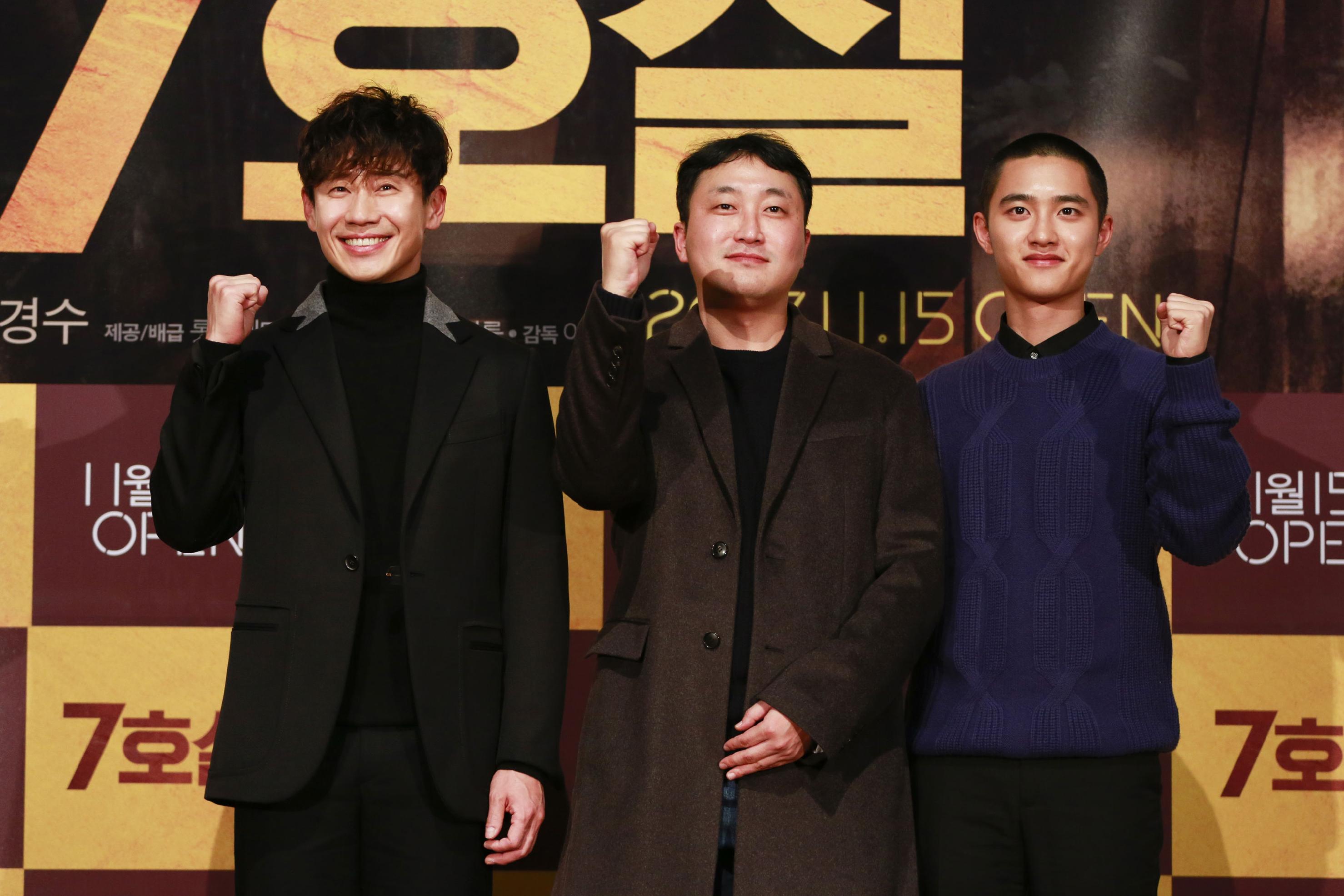 李容承導演（中）的新作《屍蹤7號房》，找來申河均（左）、都敬秀主演。（LOTTE提供）