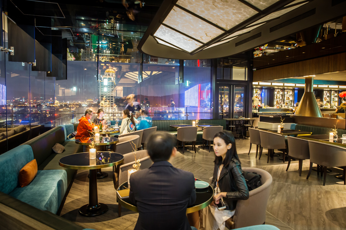 台北萬豪酒店20樓的inge’s酒吧有270度環景空間設計,能將台北無敵夜景盡收眼底,劉恆昌對此很自豪。