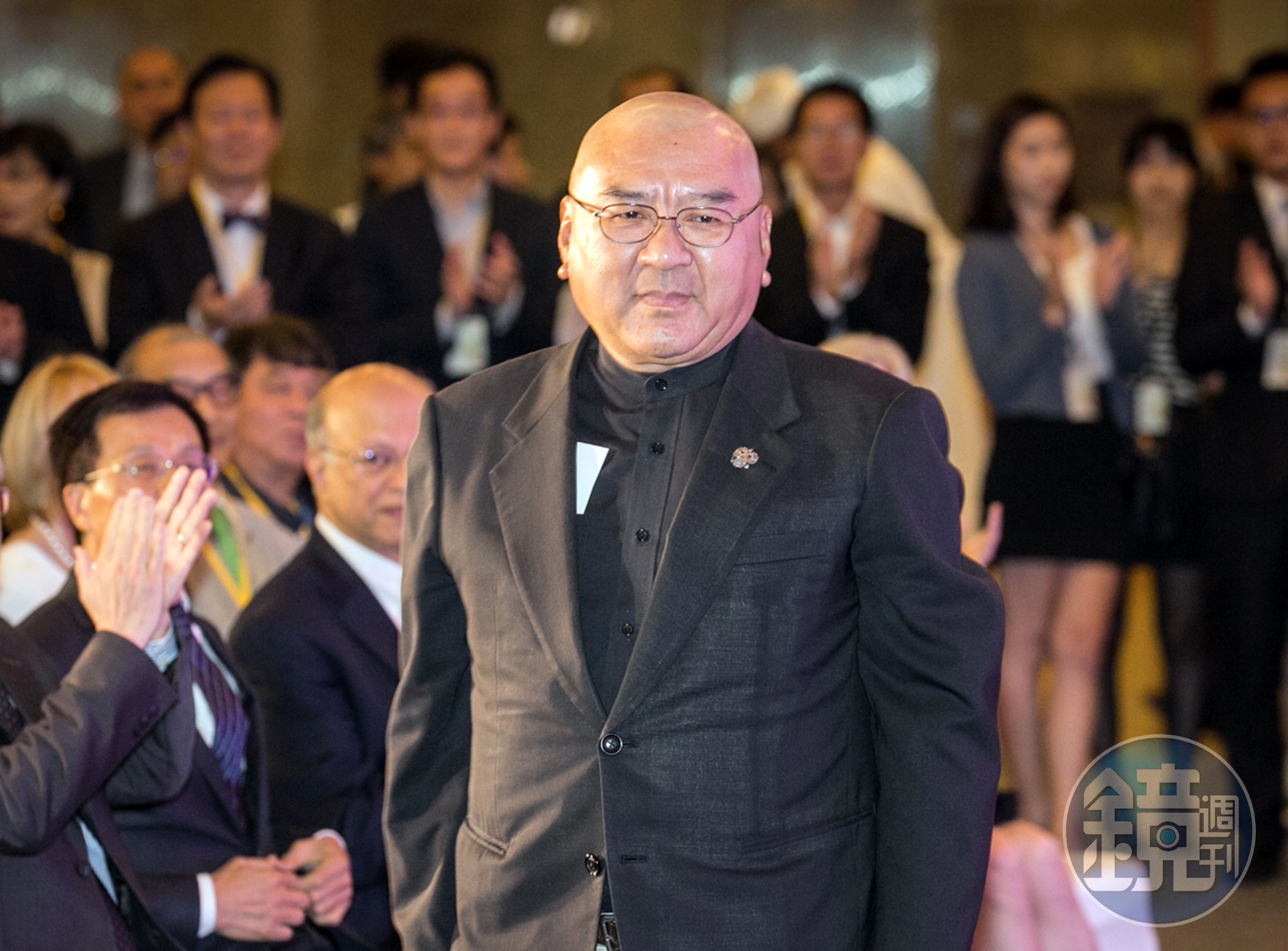 尹衍樑（前）賣大潤發，外界認為是為了救南山人壽。