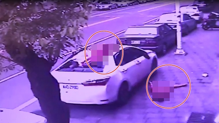 許男殺了女友後也跳樓自殺，摔在路旁車頂上。（警方提供）