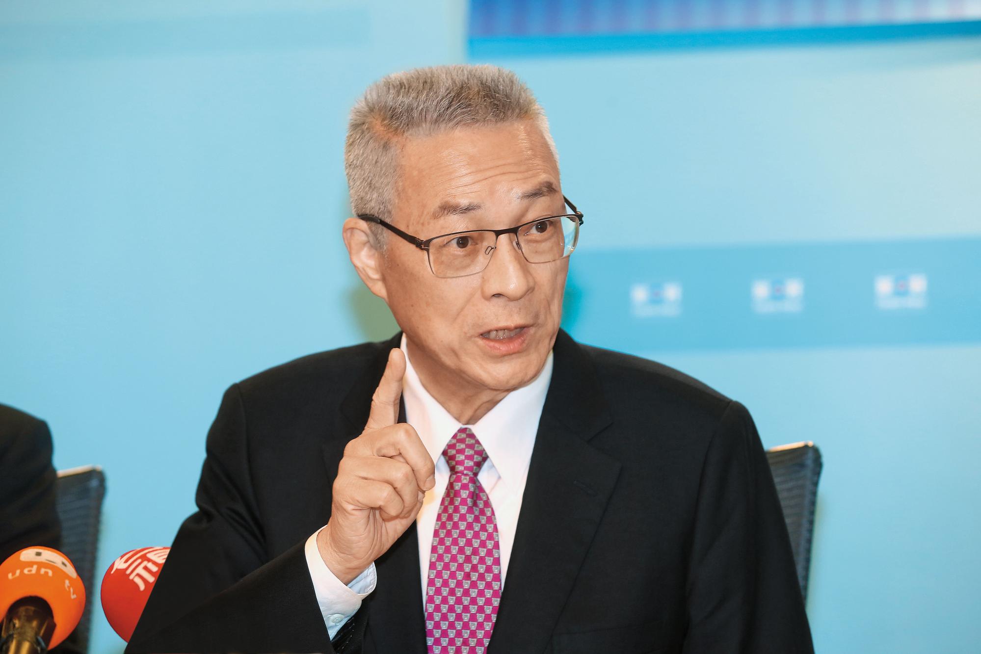 前行政院祕書長簡太郎曾在2015年2度入府面見時任副總統吳敦義，由於雙方會面時間點正值聯貸會議期間，洽談內容啟人疑竇。