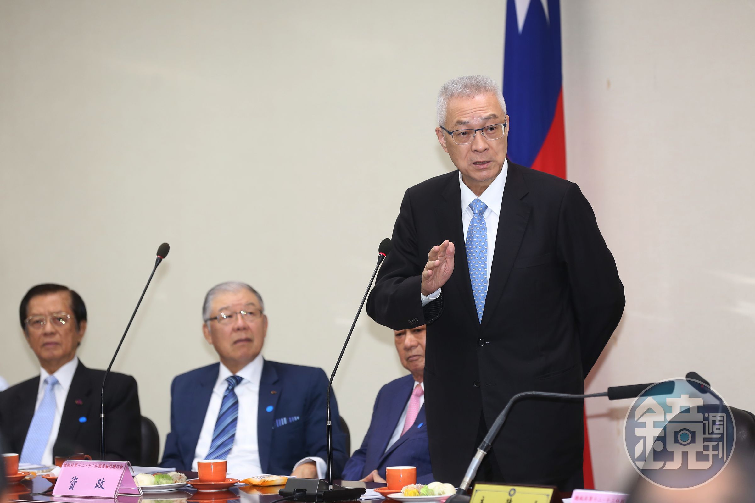 吳敦義否認曾與時任行政院祕書長的簡太郎或前台銀總經理蕭長瑞談過獵雷艦案。