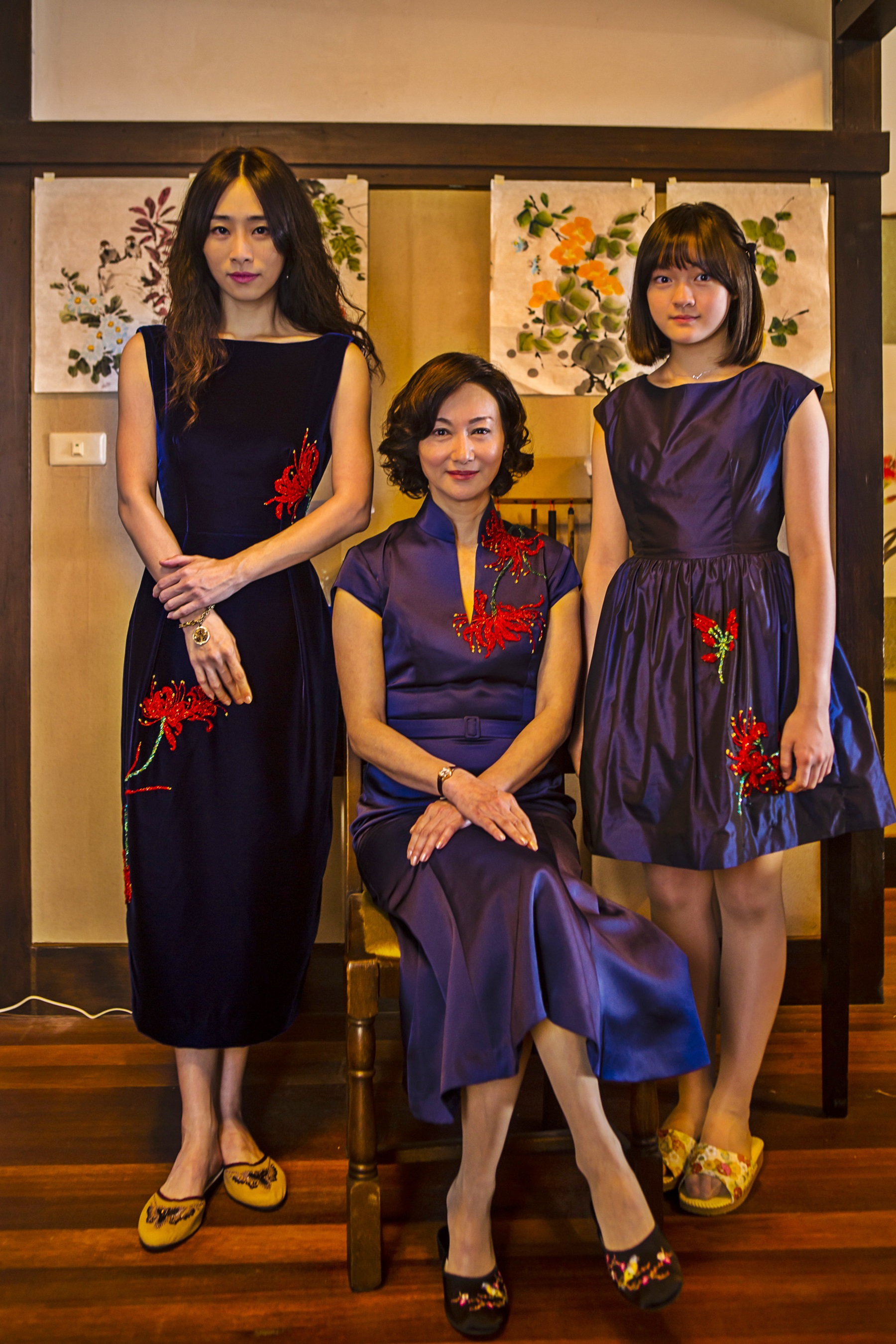 惠英紅(中)飾演棠夫人,吳可熙(左)飾演棠寧,14歲的文淇飾演棠真。(双喜提供)