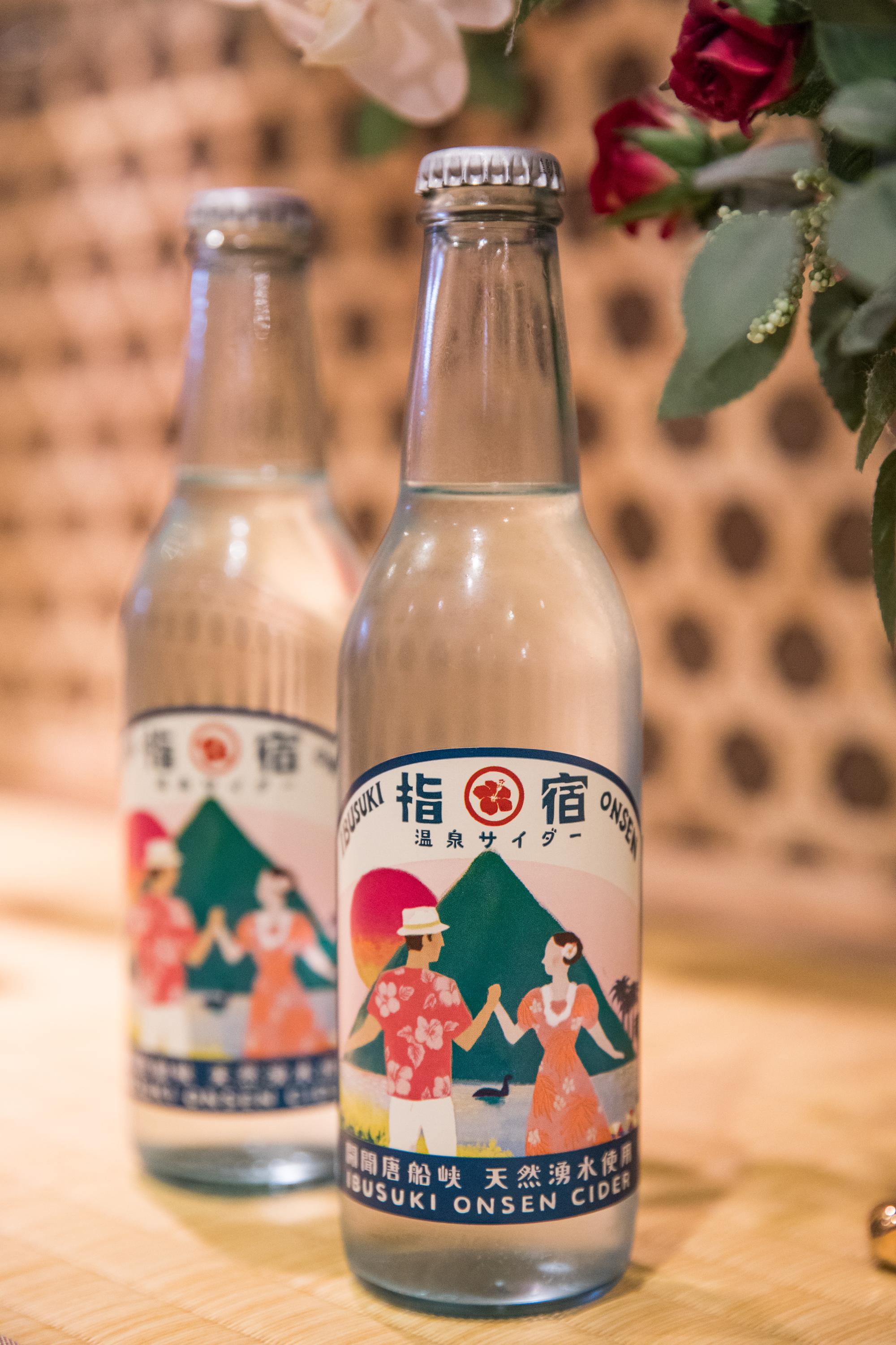 冰透的「指宿蘇打」,簡直是爆汗後的回魂水。(220日圓/瓶,約NT$58)