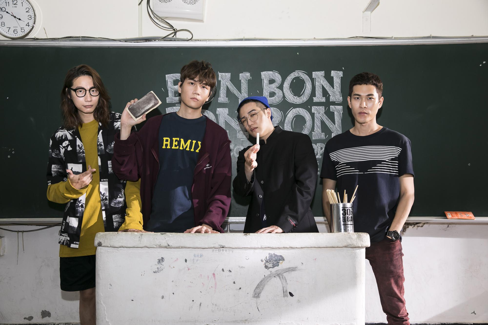 宇宙人為了新歌〈Bon Bon Bon Bon〉，重返母校建中拍攝MV。（相信音樂提供）