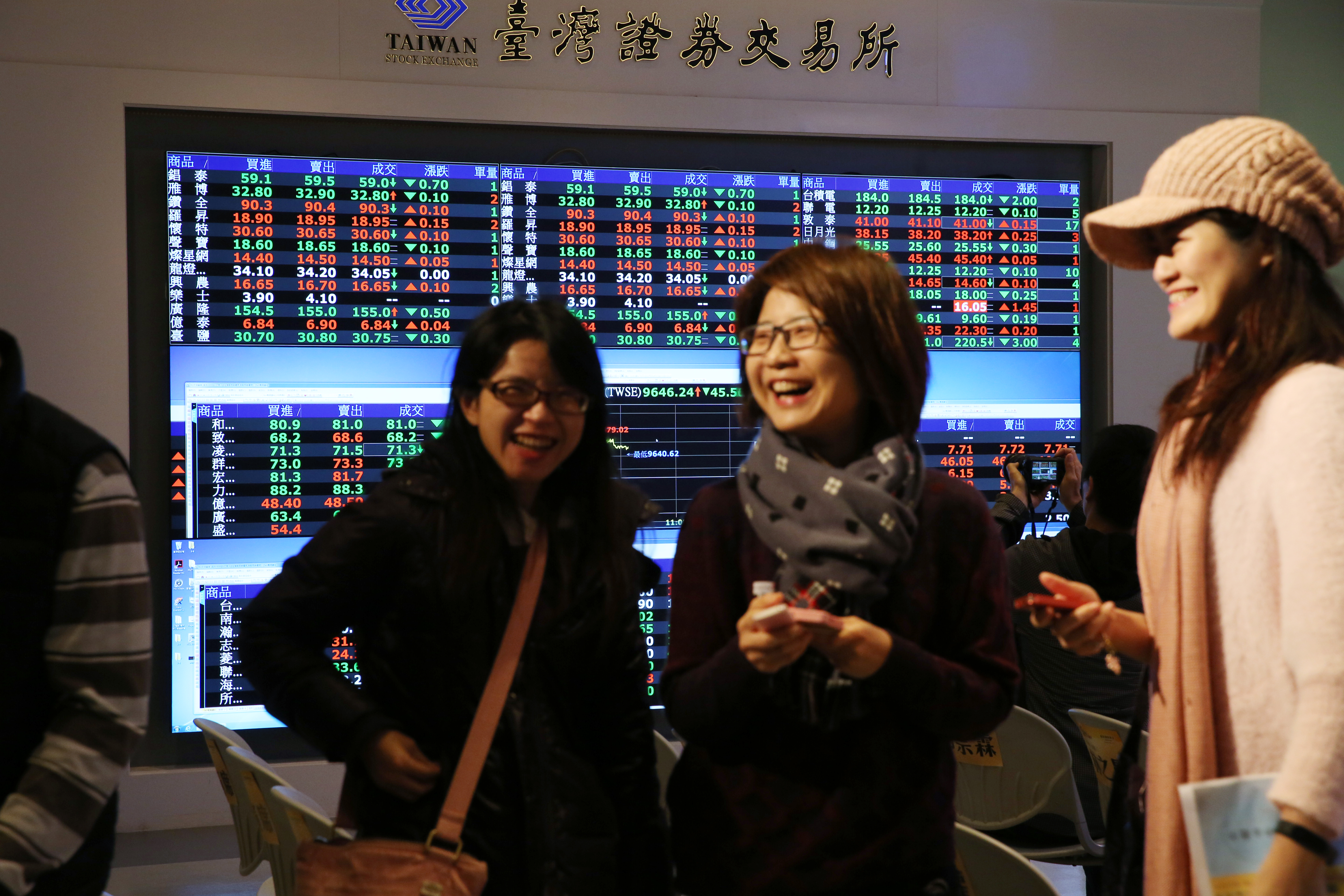 養股以成長股為主，再搭配穩健的價值股、可能暴衝的轉機股，來提高報酬率，以提早達到財富自由的目標。