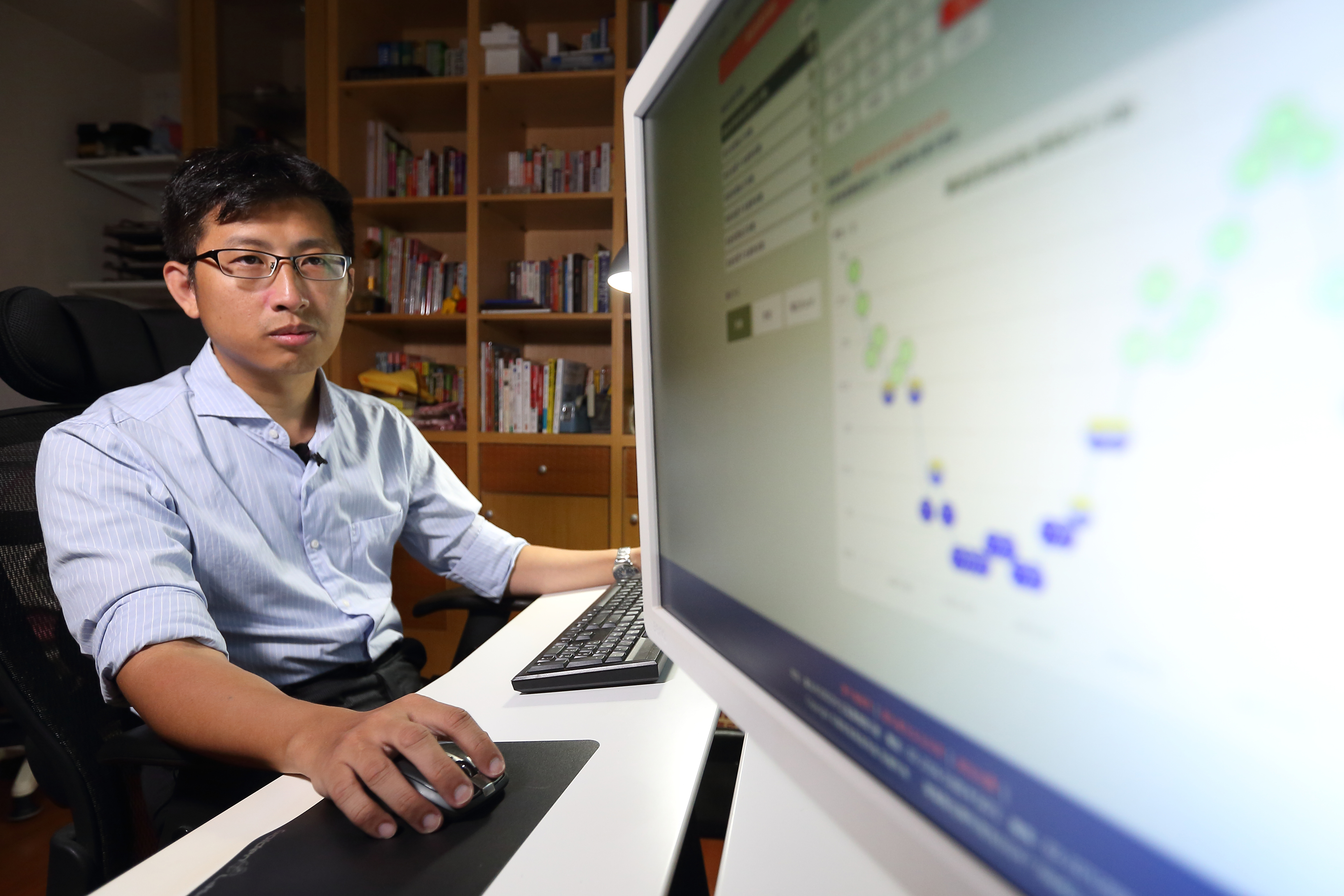 財經部落客股魚的養股標的是台灣50 ETF（0050），以及一些冷門但很賺錢的公司如中華食品。