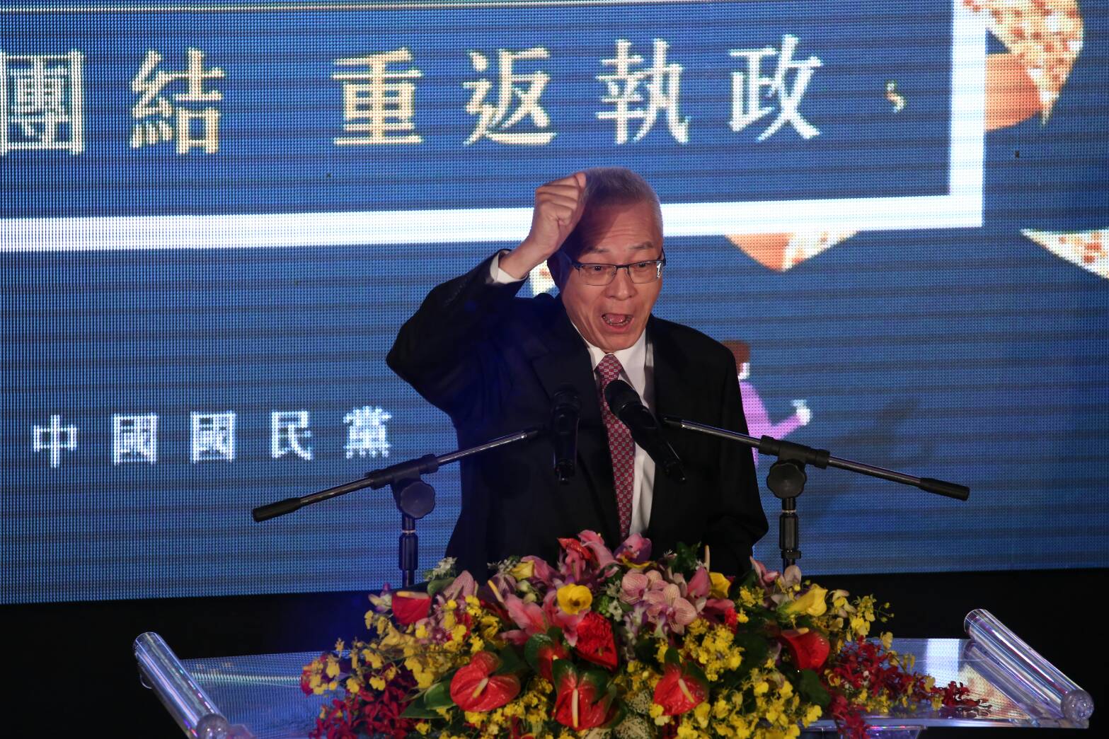 杯葛一例一休修法，吳敦義稱讚蔣萬安的行為。