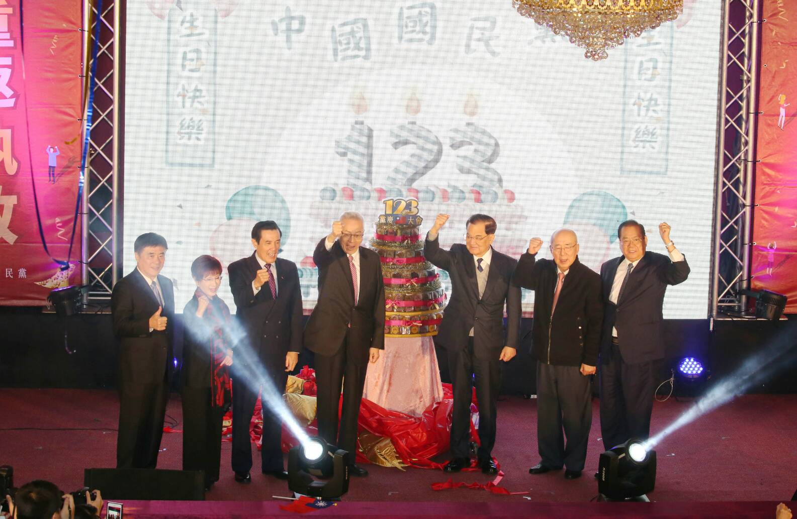 吳敦義、連戰齊批蔡政府，盼2018能夠旗開得勝。