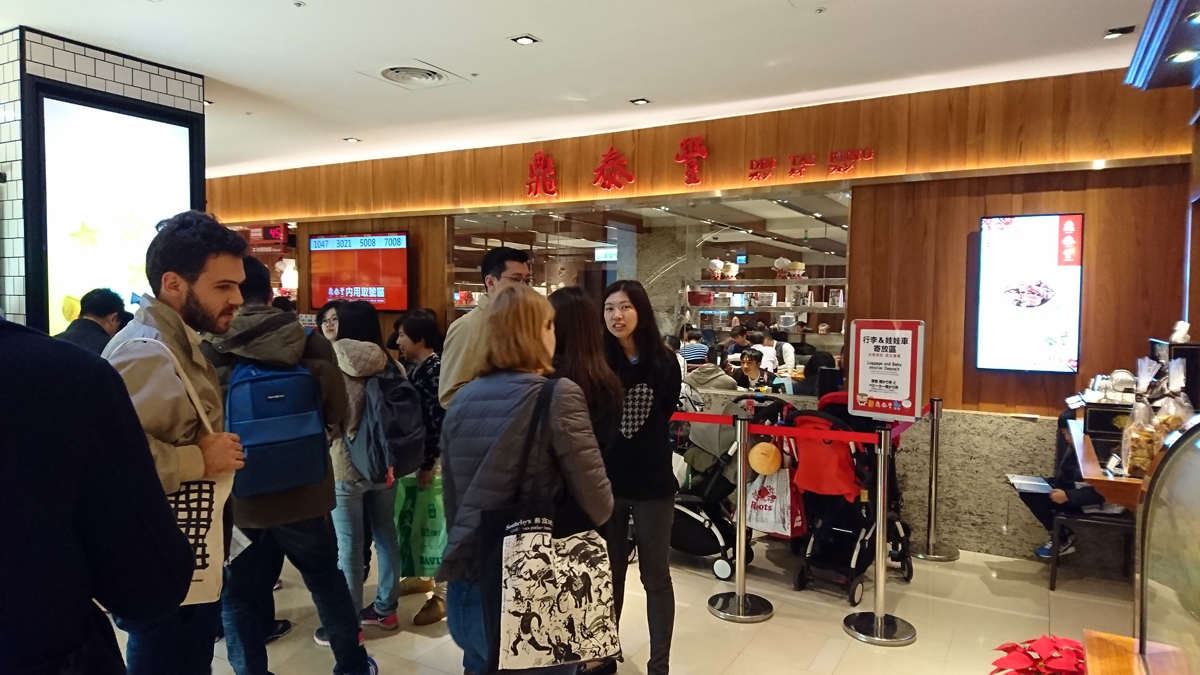 新光三越餐飲已經超越服裝，成為第一大業種。