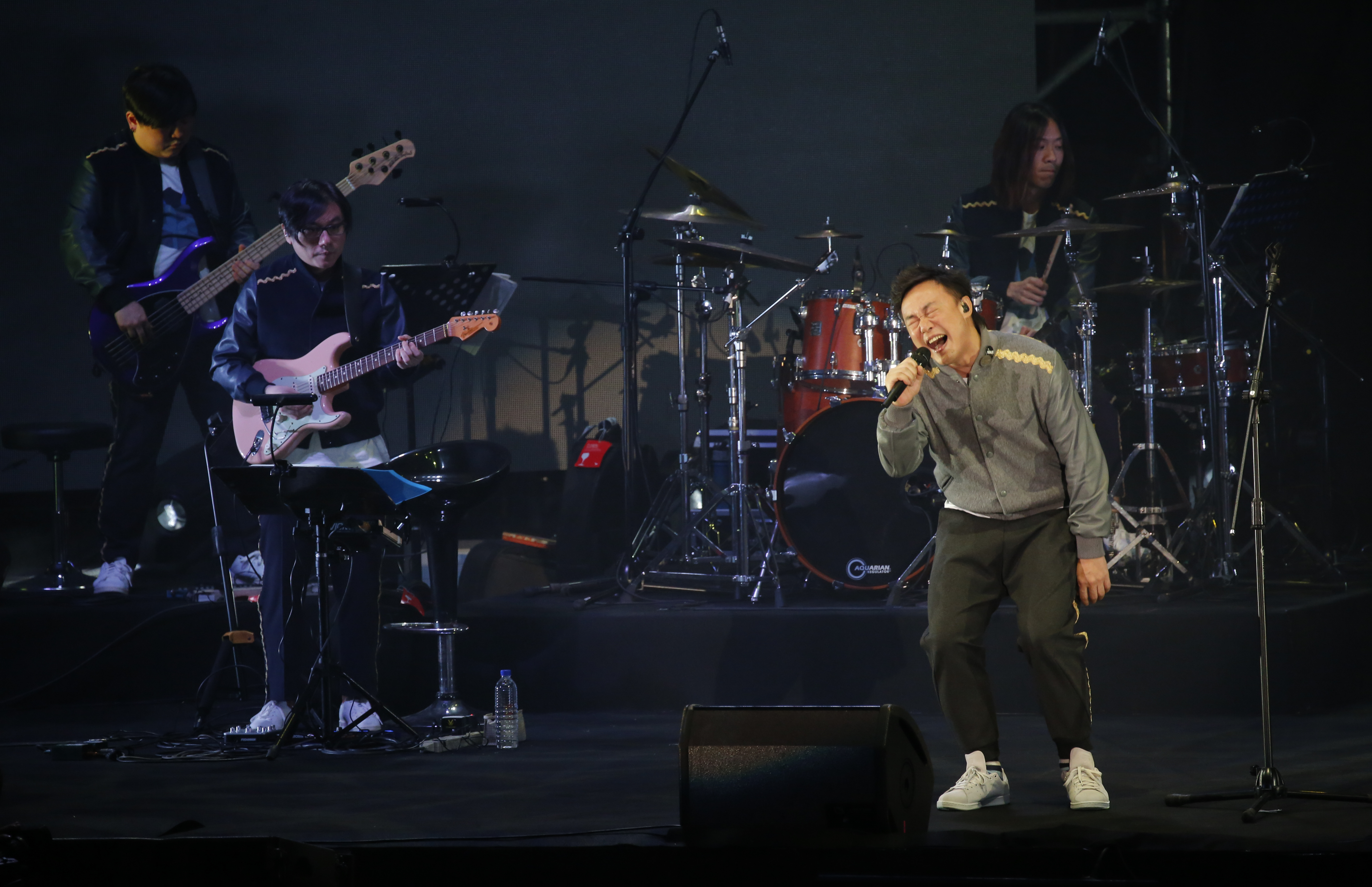 一首歌只唱2個字逗歌迷　陳奕迅26日繼續唱嗨高雄