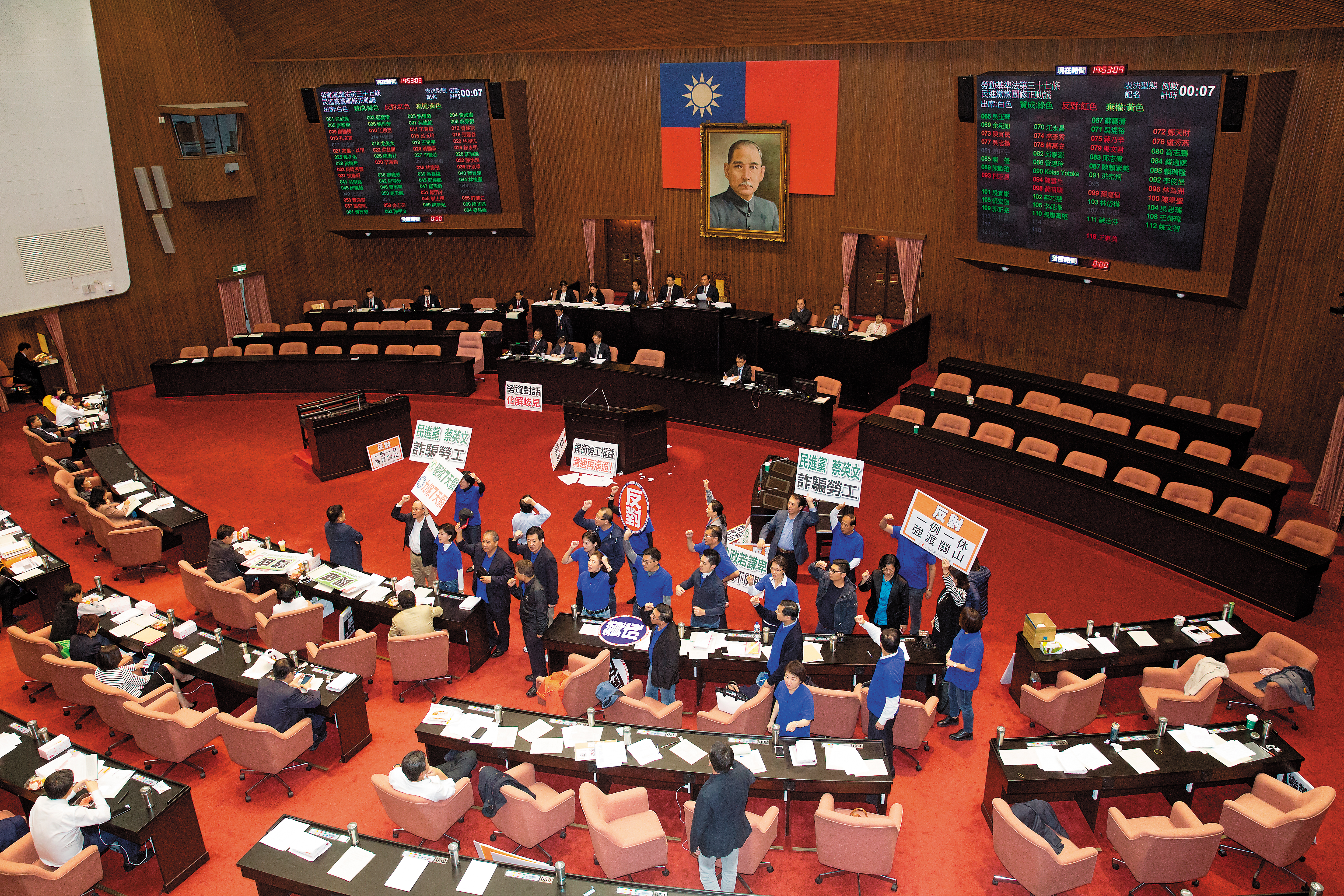 中選會正規劃下屆立委選區重劃，將牽動藍綠政治板塊敏感神經。圖為立法院。