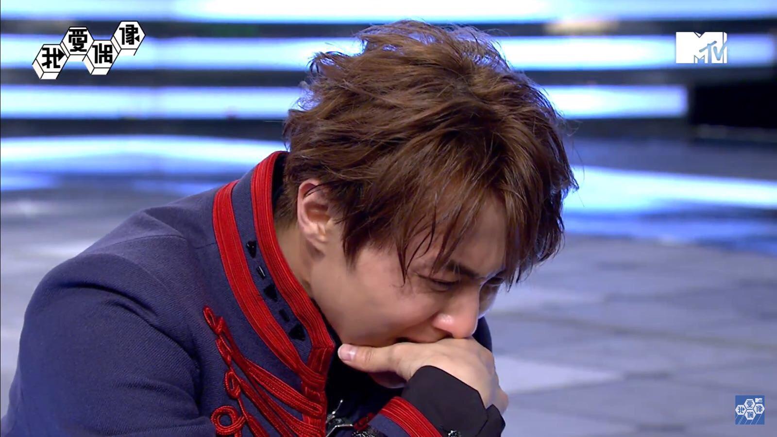 王子節目上看到過世奶奶的畫面，哭到不能自己。（MTV提供）