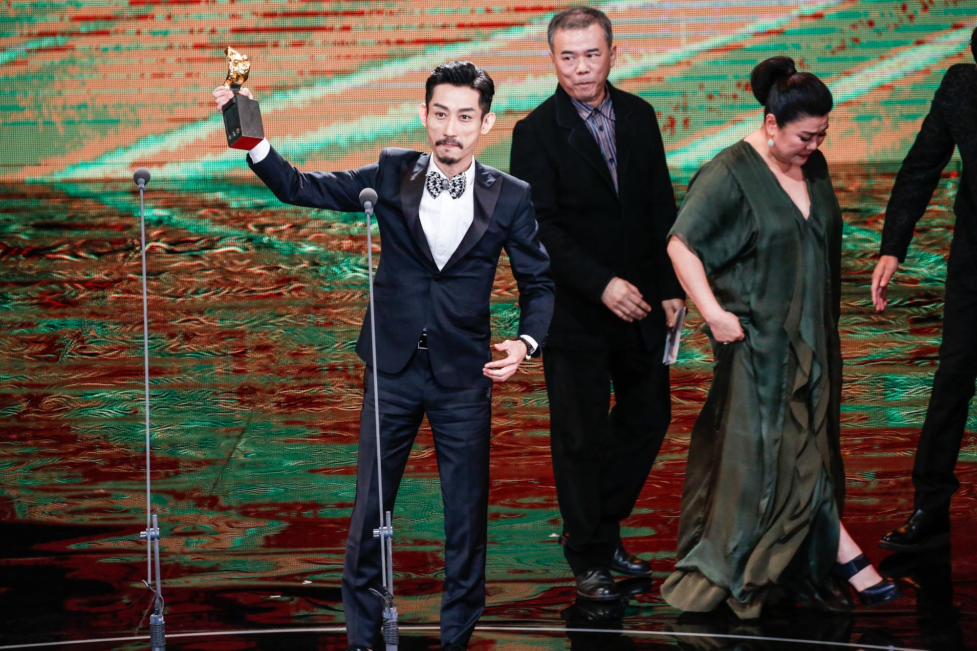 演小人物草根味演到出汁，就算演變性人也很感人，讓陳竹昇拿下本屆金馬獎最佳男配角。