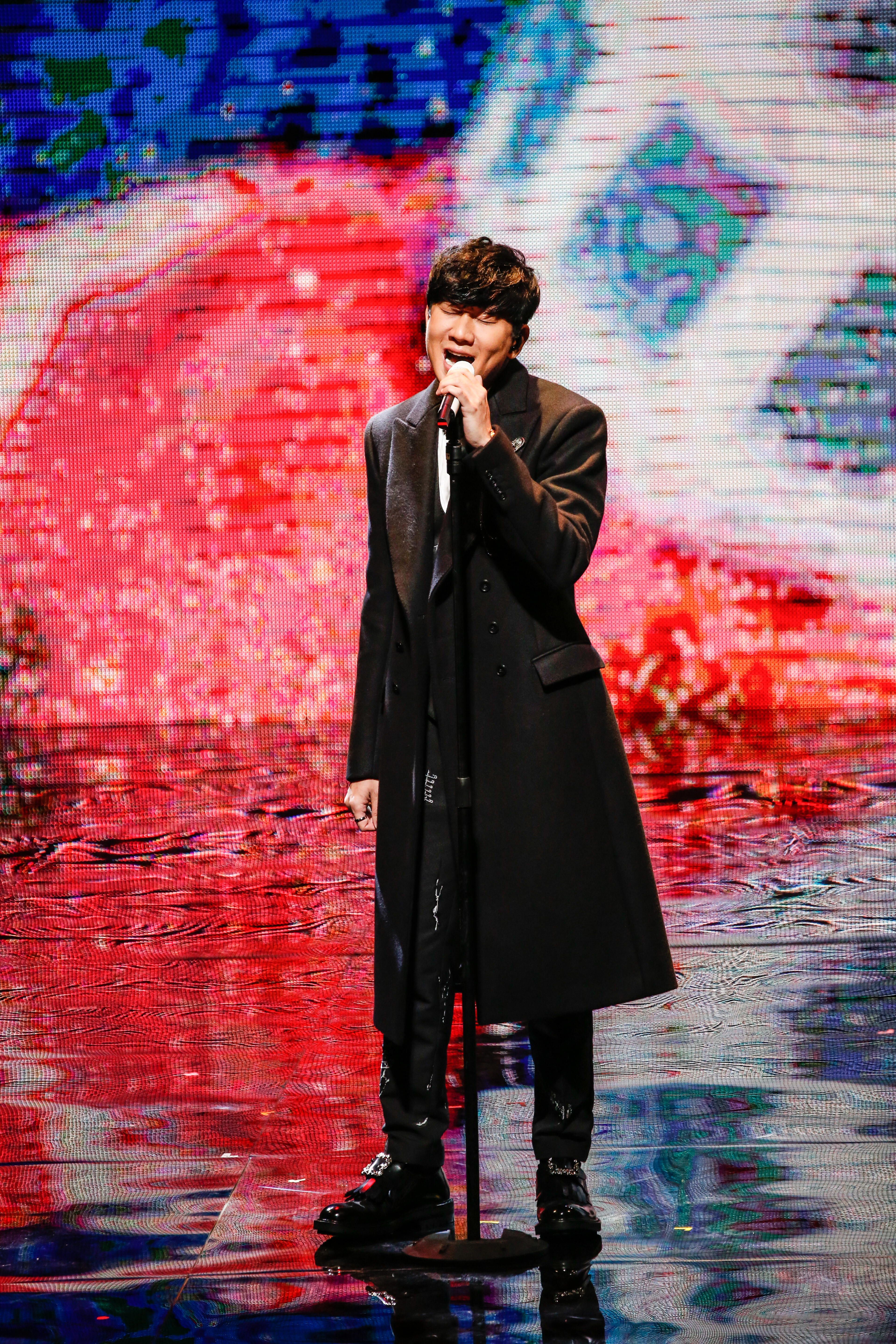林俊傑苦練粵語，獻唱多首電影主題曲和新歌《偉大的渺小》。