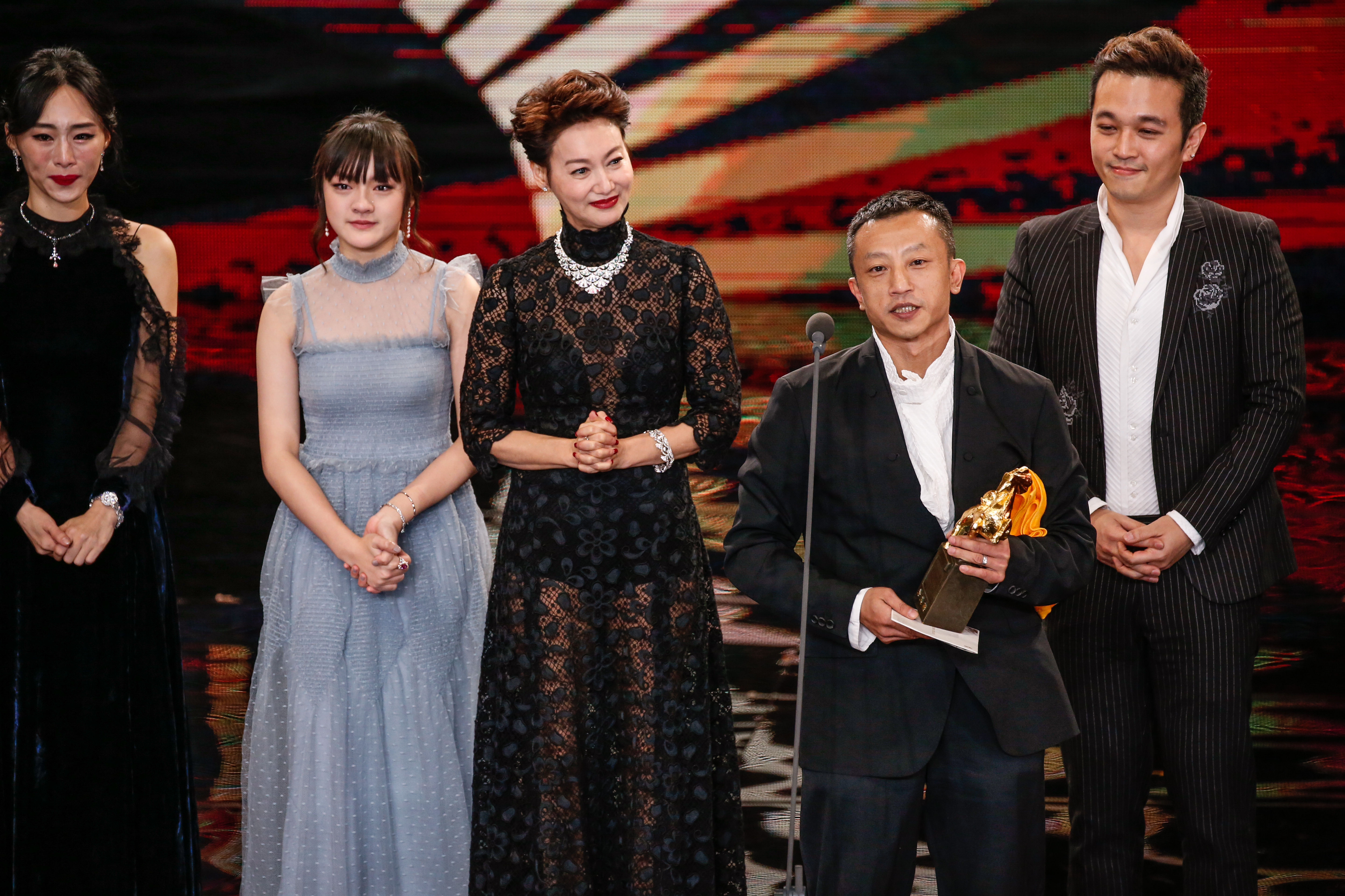 楊雅喆身兼《血觀音》編導，已經連續三部片都捧出了影后，這回還捧出雙影后，讓他開心自封「影后製造機」。