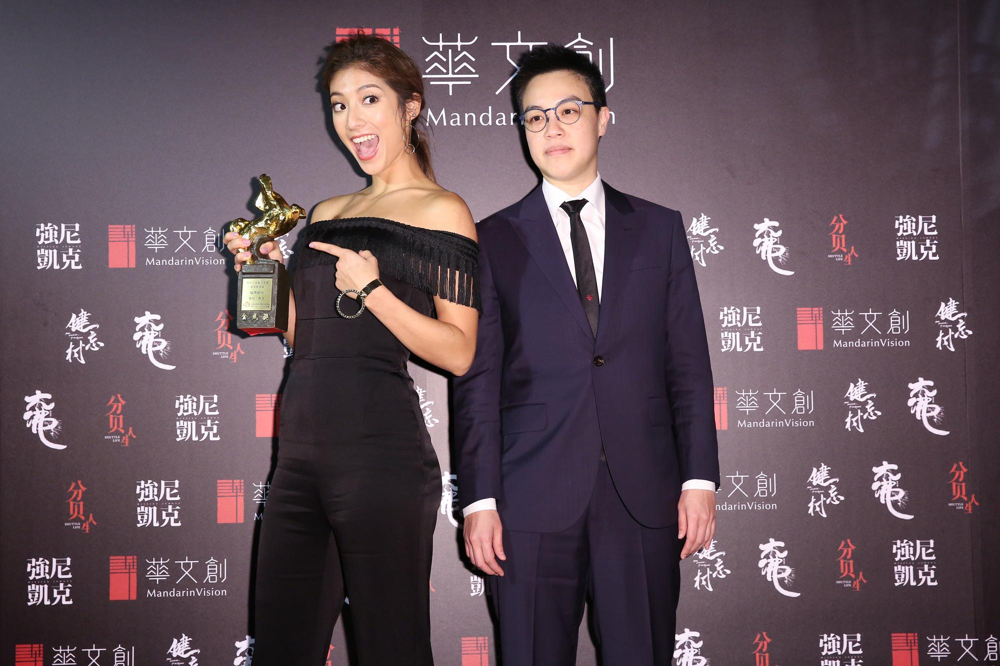 瑞瑪席丹今年拿下新人獎,與導演黃熙一起參加華文創慶功宴。