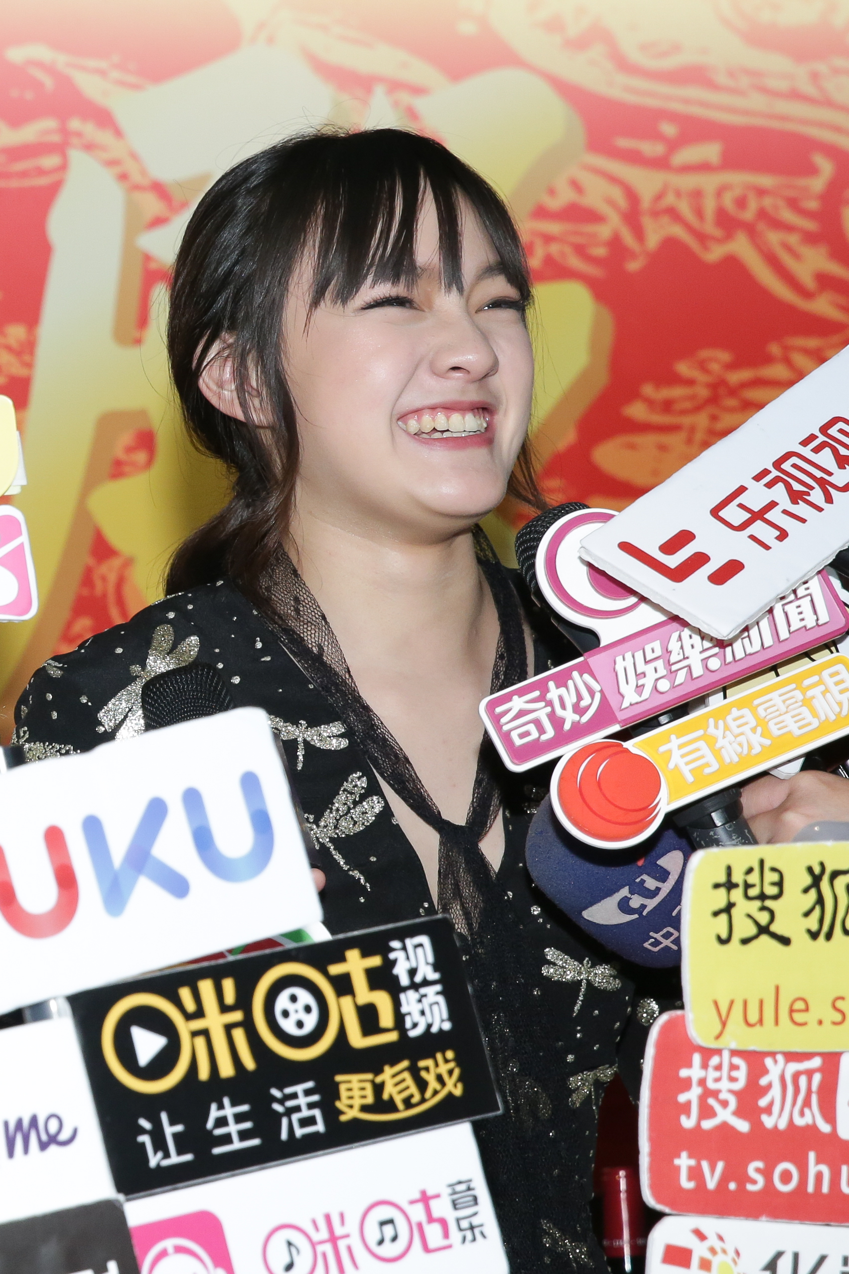 文淇在金馬當晚又哭又笑，慶功宴上打起精神面對所有媒體。