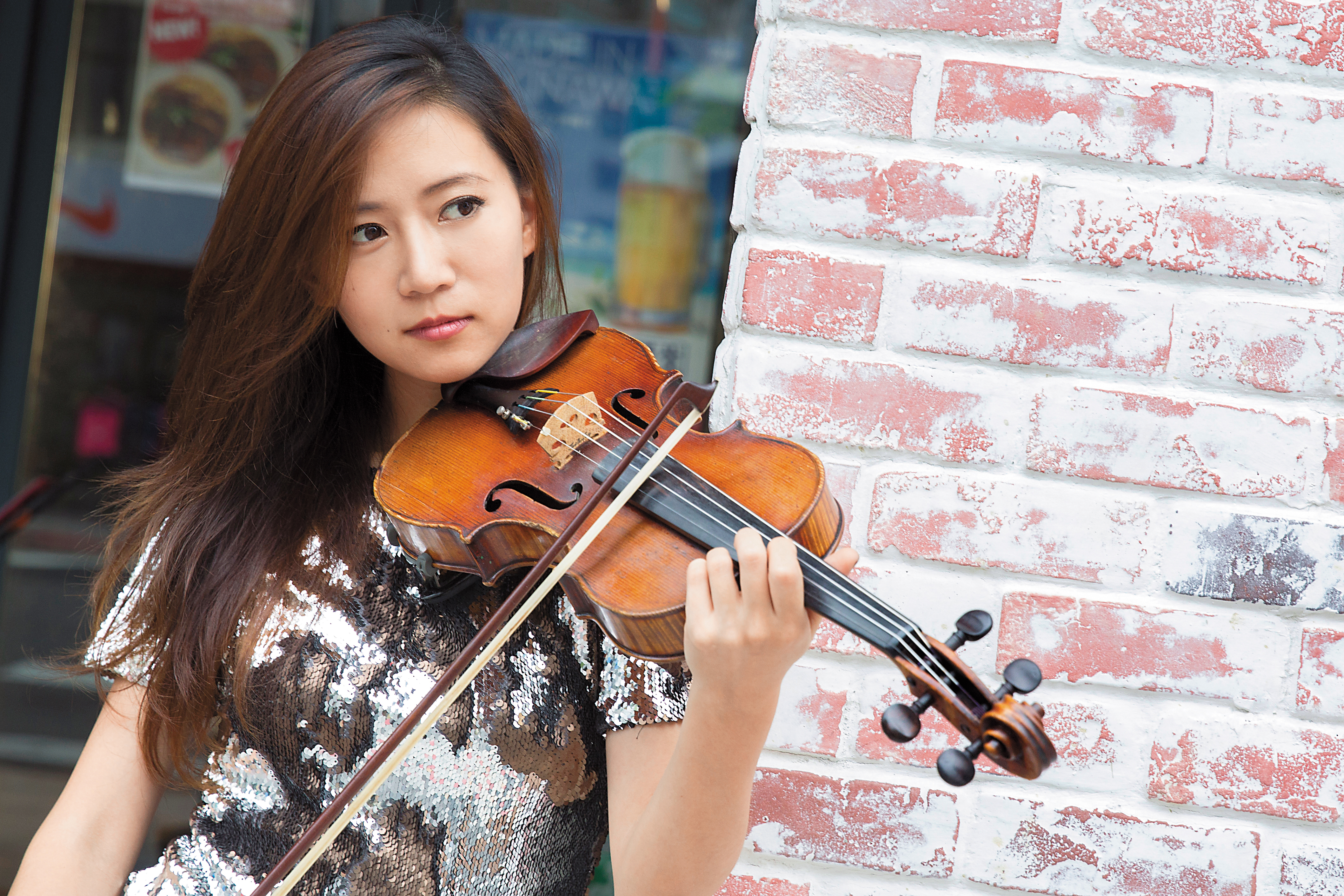 跨界音樂家蘇子茵是茱莉亞音樂學院小提琴演奏碩士，最近走上幕前，推出同名專輯。