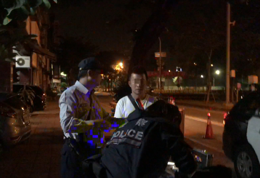 出手闊綽的酒駕男當場要掏9萬元付罰金，遭警拒絕。（警方提供）