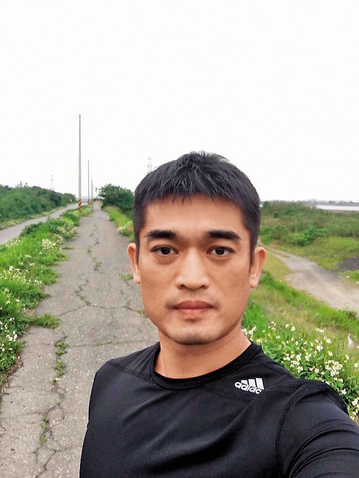 潘嫌假釋後看似已改過向善,但可能因吸毒而再度犯案。(翻攝自潘健源臉書)
