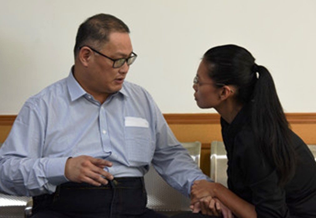 台灣NGO工作者李明哲（左）遭控涉「顛覆國家政權罪」判刑5年。（翻攝自岳陽市中級人民法院網站）