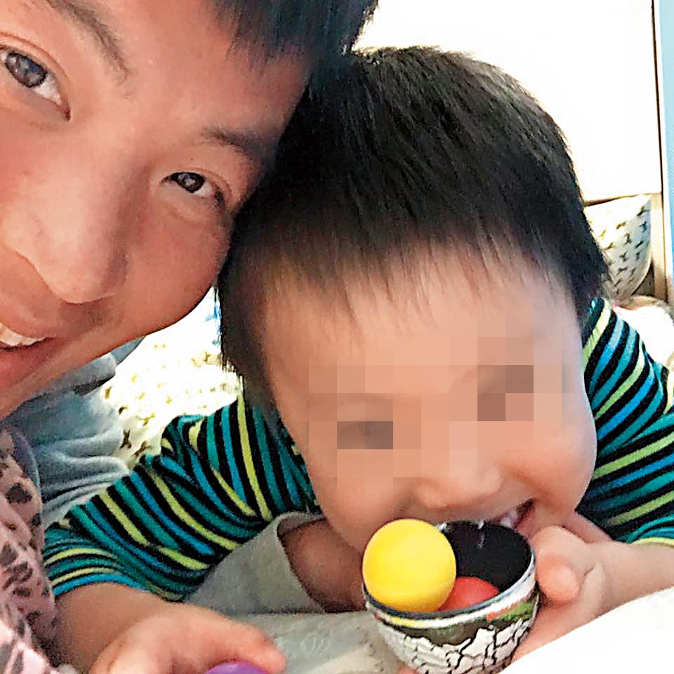 林泓育形象優良，是球迷眼中的好爸爸，常自po跟兒子的合照。