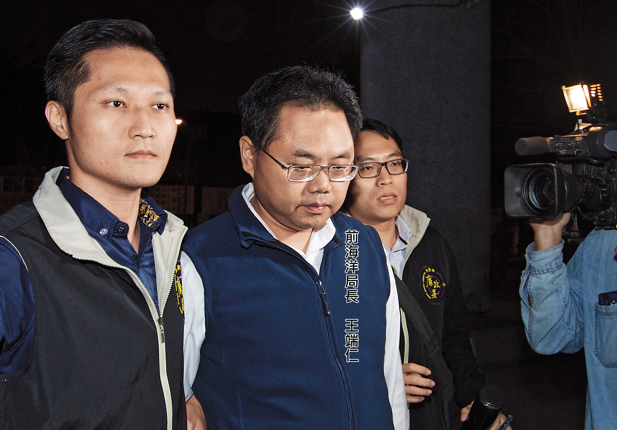 高雄市政府前海洋局長王端仁涉嫌幫慶富喬興達港用地，遭檢方搜索、約談，並依《貪汙治罪條例》圖利罪偵辦。
