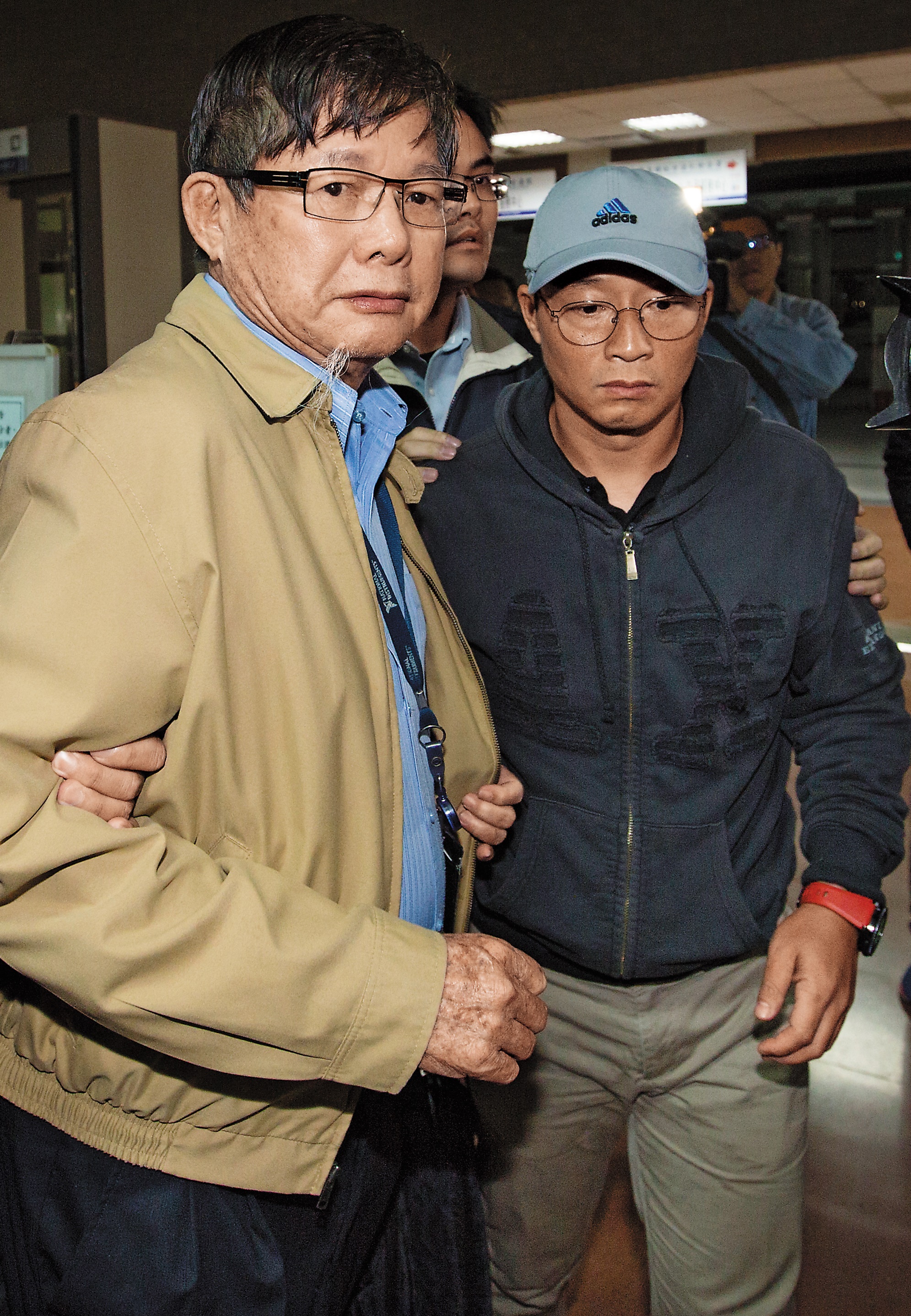 慶富集團總裁陳慶男父子遭檢方再度約談，全案已近收尾階段，恐遭檢方求處重刑。