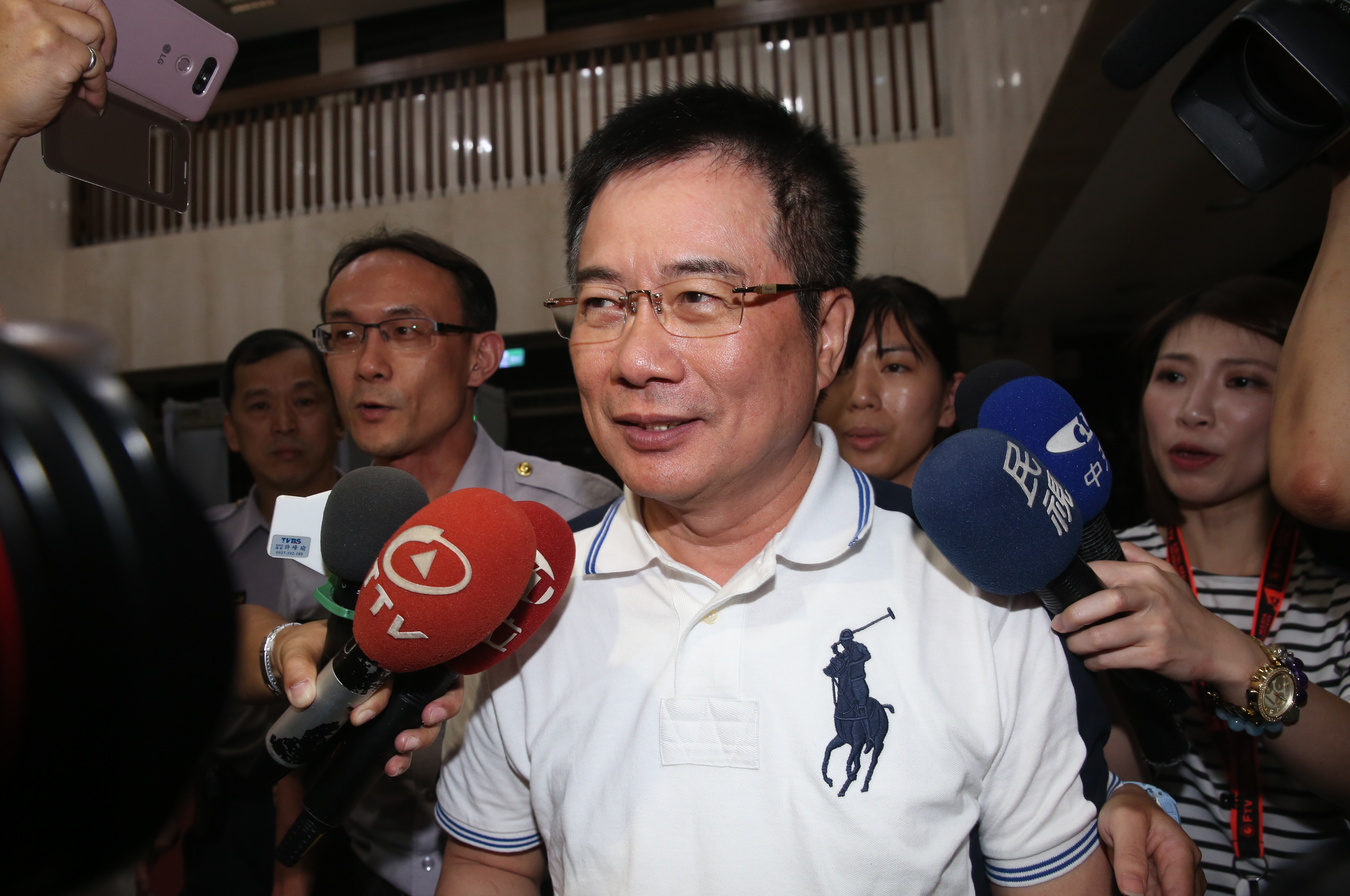 涉及侵吞中影減資款案的前立委蔡正元遭收押，提訊時向檢方大爆料，緊咬中投機密黨產報告作假。