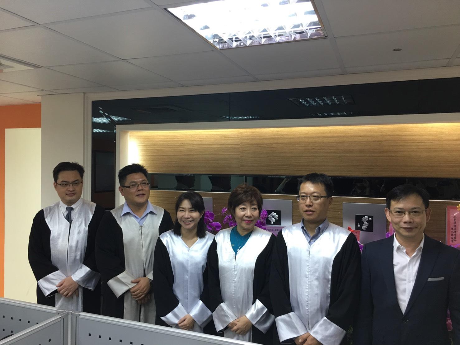 台灣司法人權進步協會推公益律師團,提供弱勢民眾免費法律諮詢。