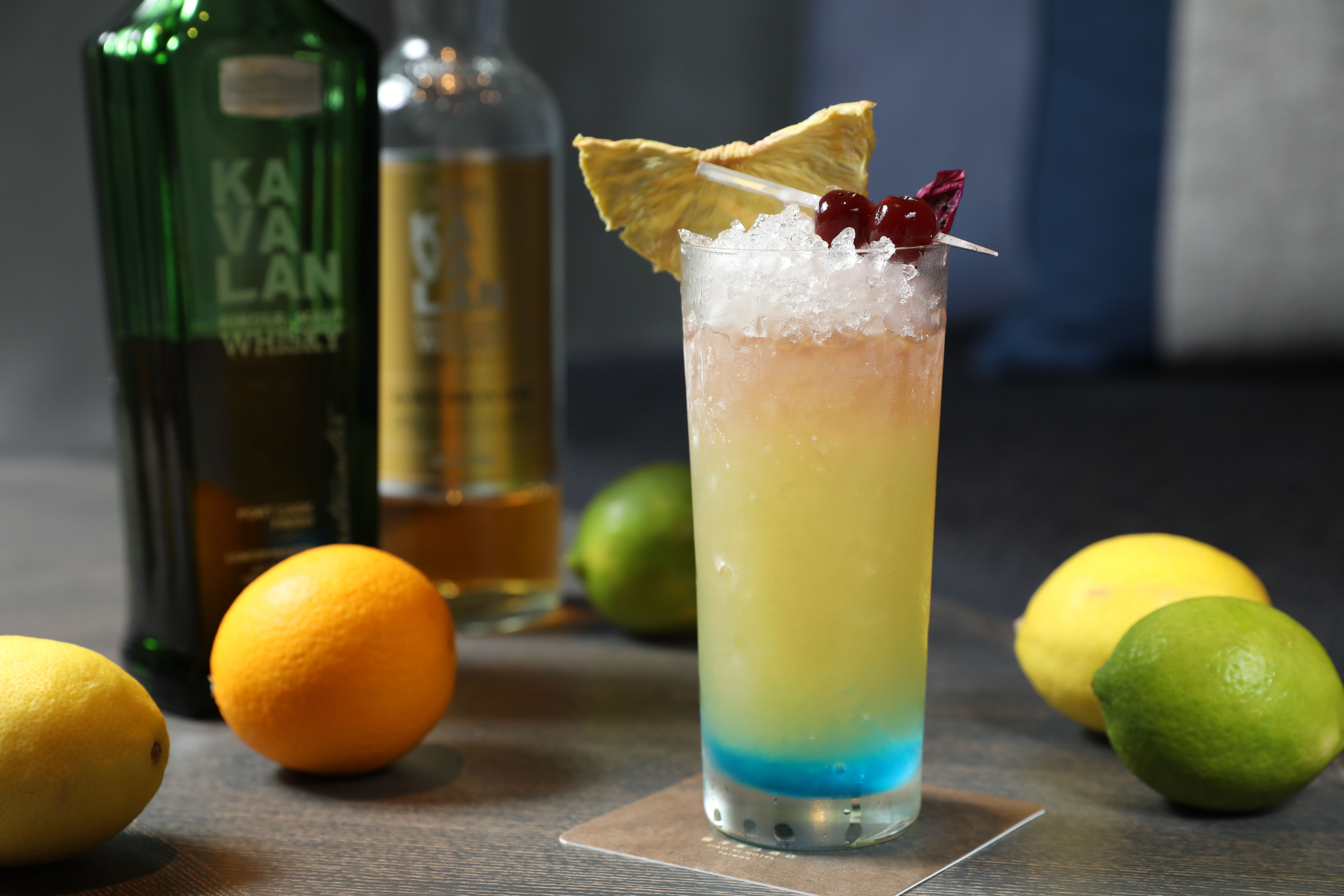 色系搶眼的「山川之旅」，帶有豐盈熱帶水果滋味。（480元／杯）