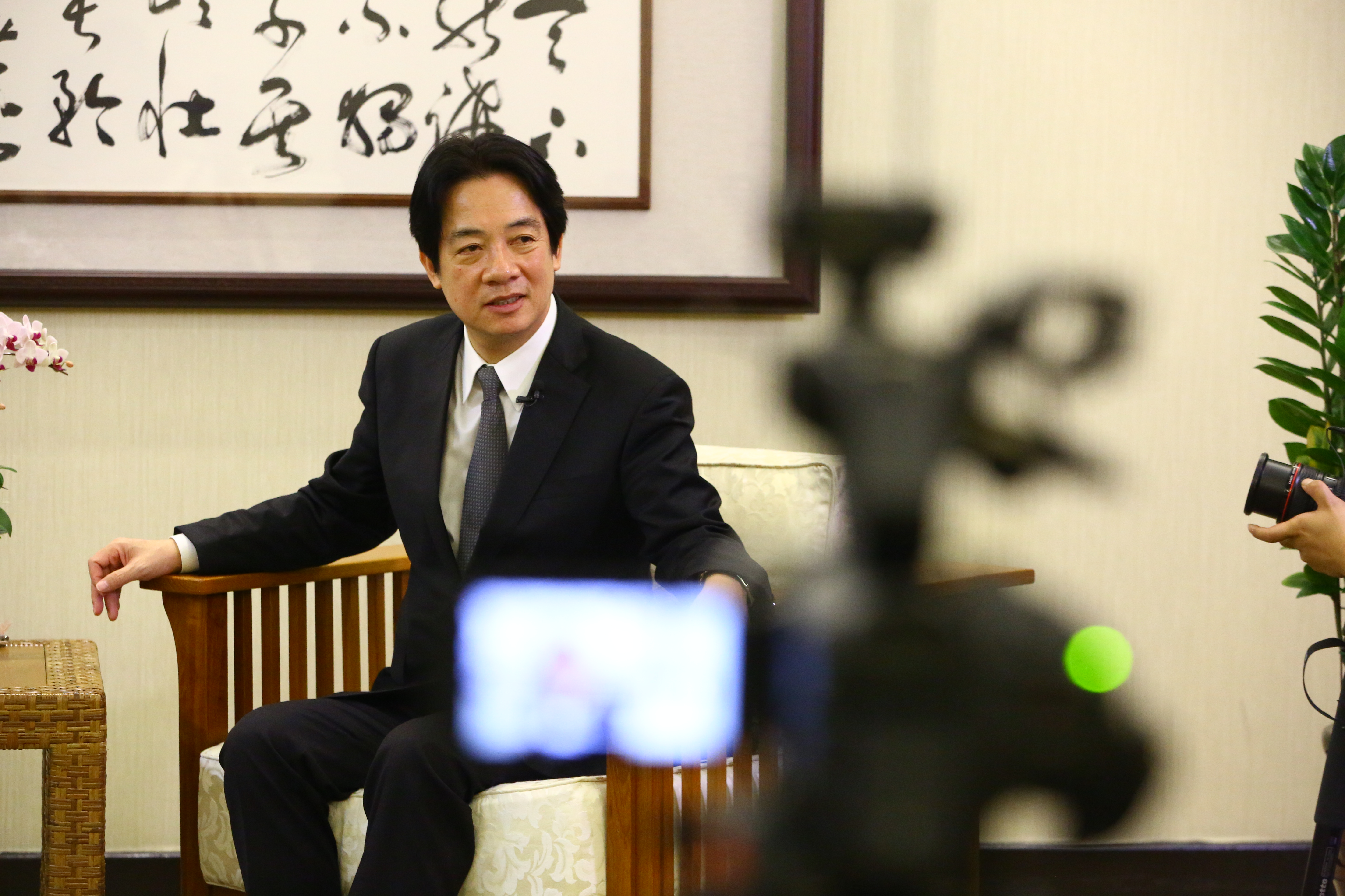 行政院長賴清德接受本刊專訪時明確表示，明年民生或工業用電「不至於不足」。