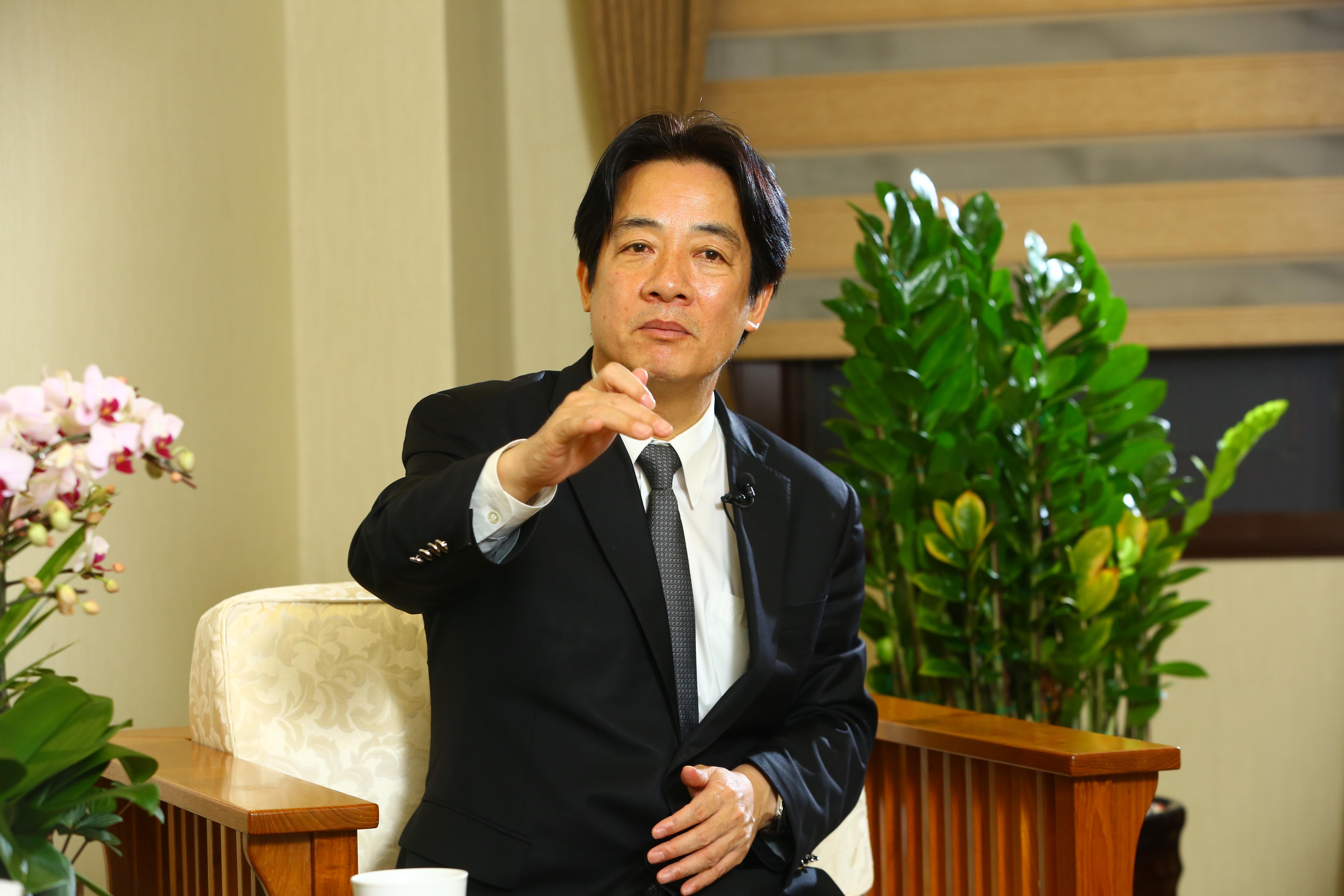 賴清德指出，應支持、補貼各縣市發展大眾運輸，至少公車要有便利系統。