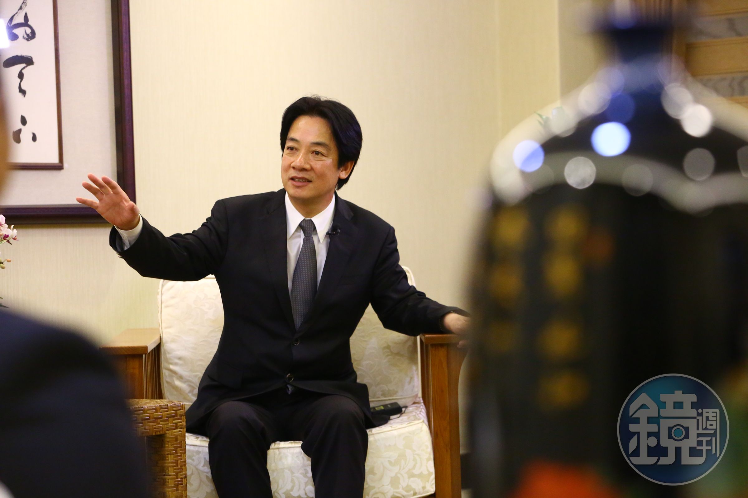 行政院長賴清德接受本刊專訪時笑說，如果現在回去當醫生，因為久沒看病，很多藥名可能會寫錯。