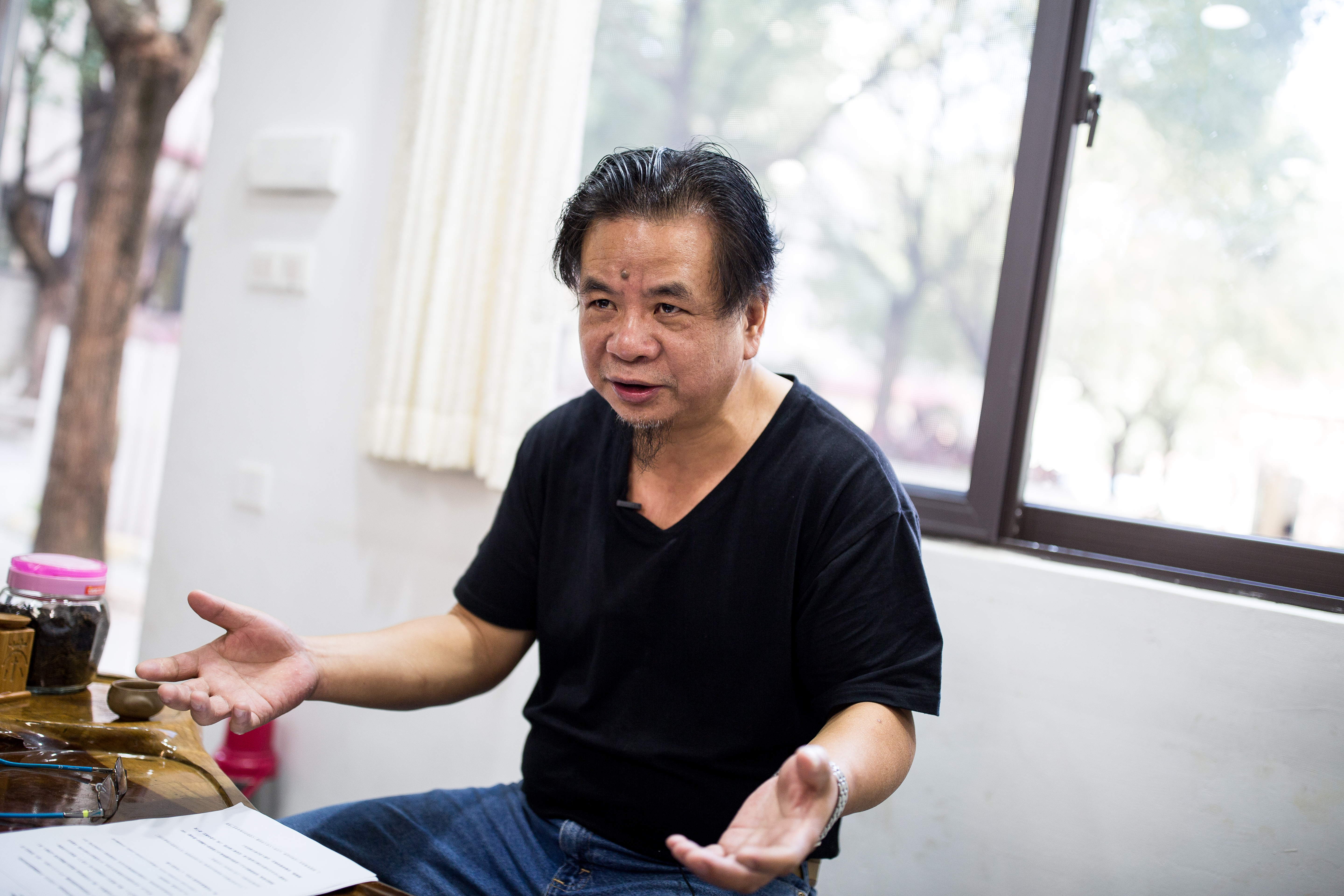 維熹董事長吳瑞雄私下的一面相當樸實，總是穿那101件黑色制服，配藍色或長或短的牛仔褲。