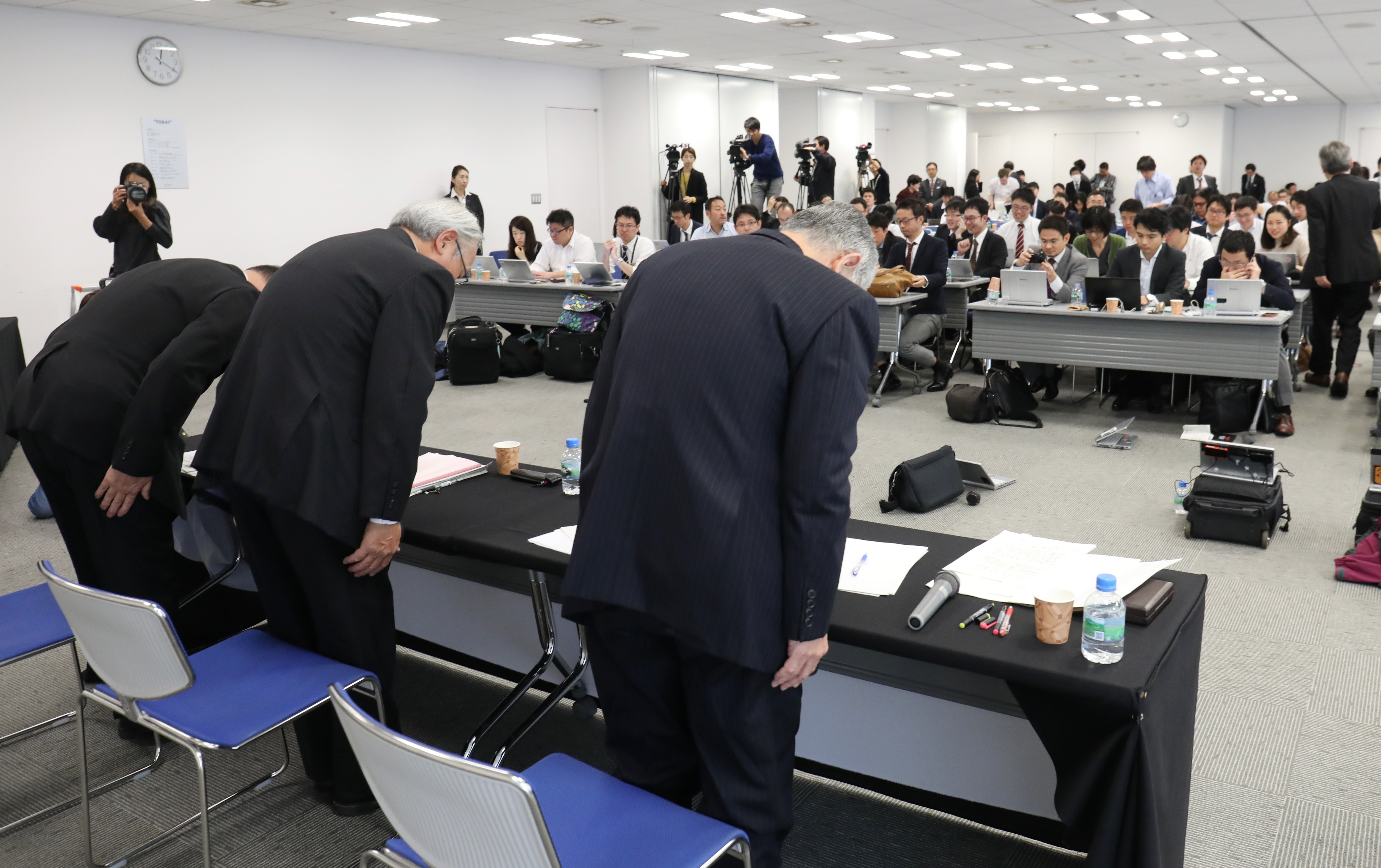 面對低薪、惡意扣薪及不合理的工作要求等，許多勞工實在求助無門，只能期盼老闆將心比心，改善這樣惡劣的情況。（東方IC）