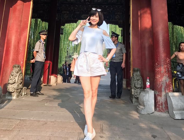 一直有再進修的念頭，邱沁宜籌備多年，去年終於擠進北大校園當學生。（翻攝邱沁宜臉書）