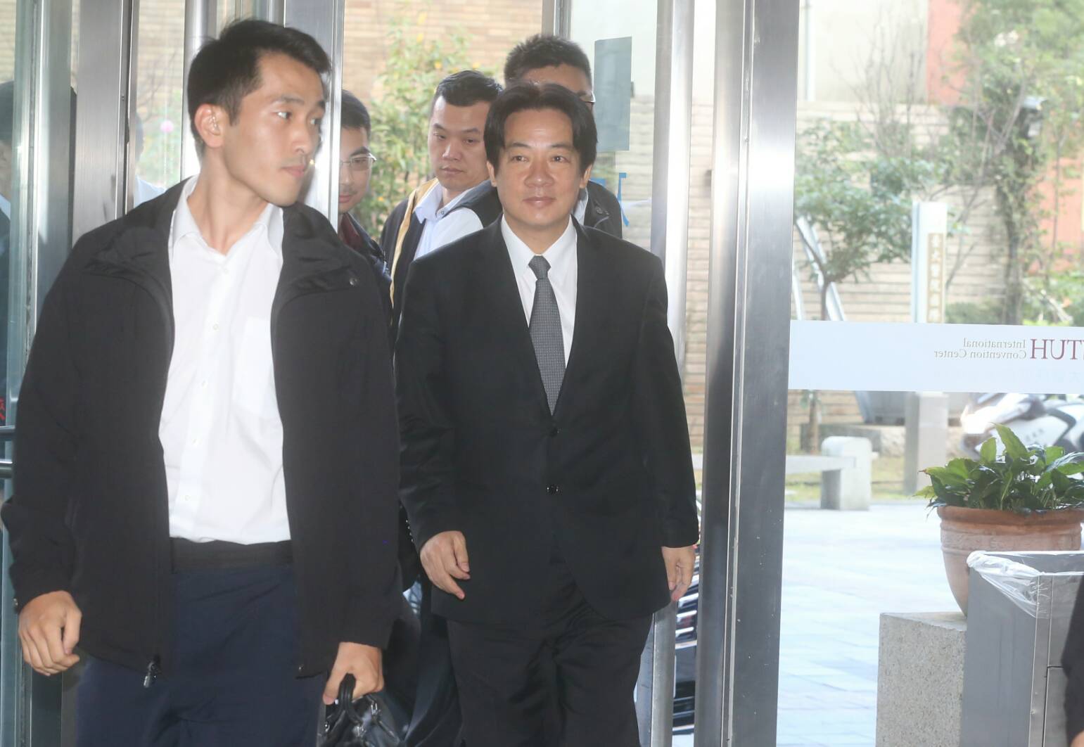 行政院長賴清德今天中午與民進黨團立委餐敘。