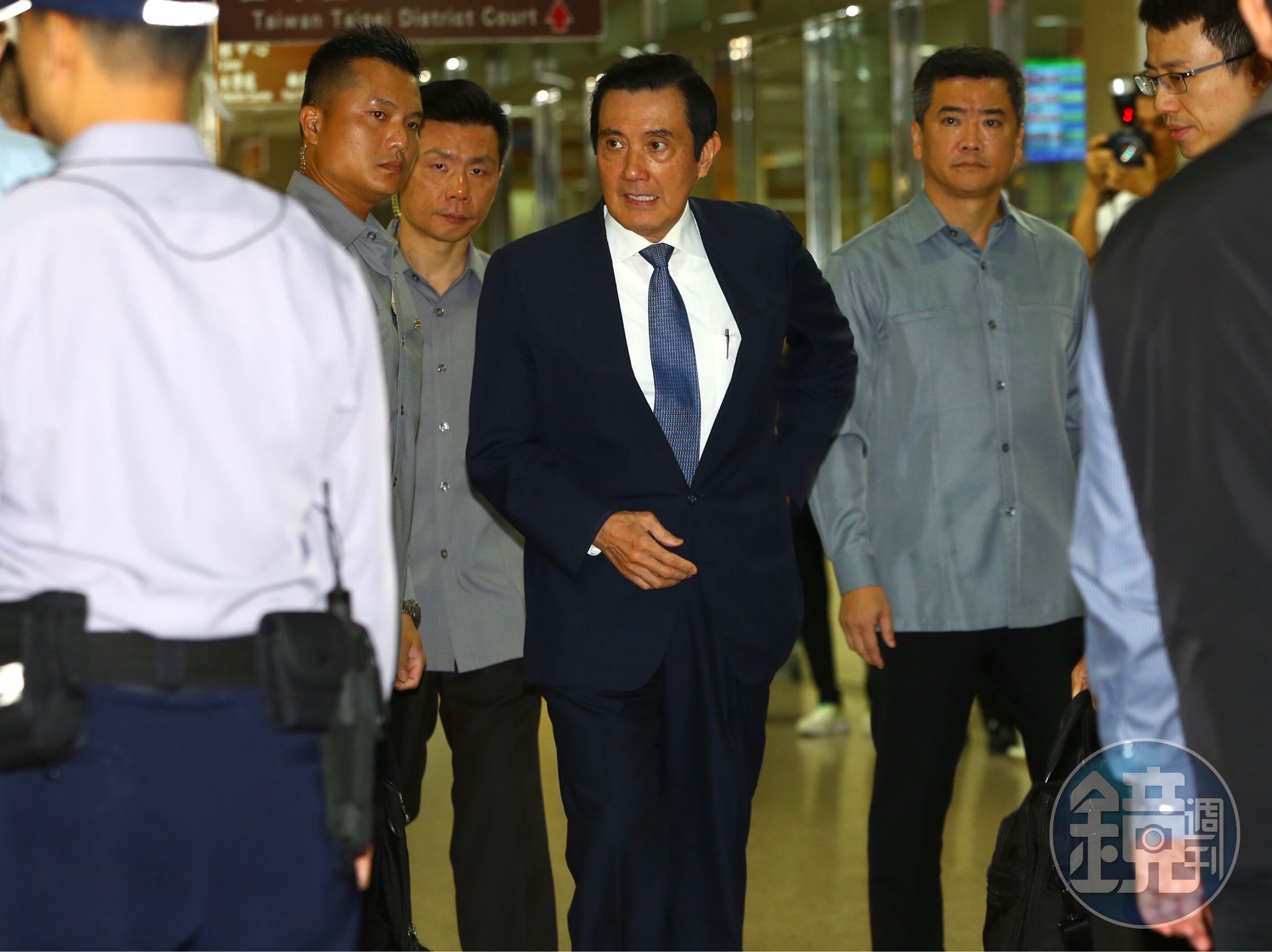 馬英九經偵訊14小時請回，僅發表簡短聲明，強調清白。