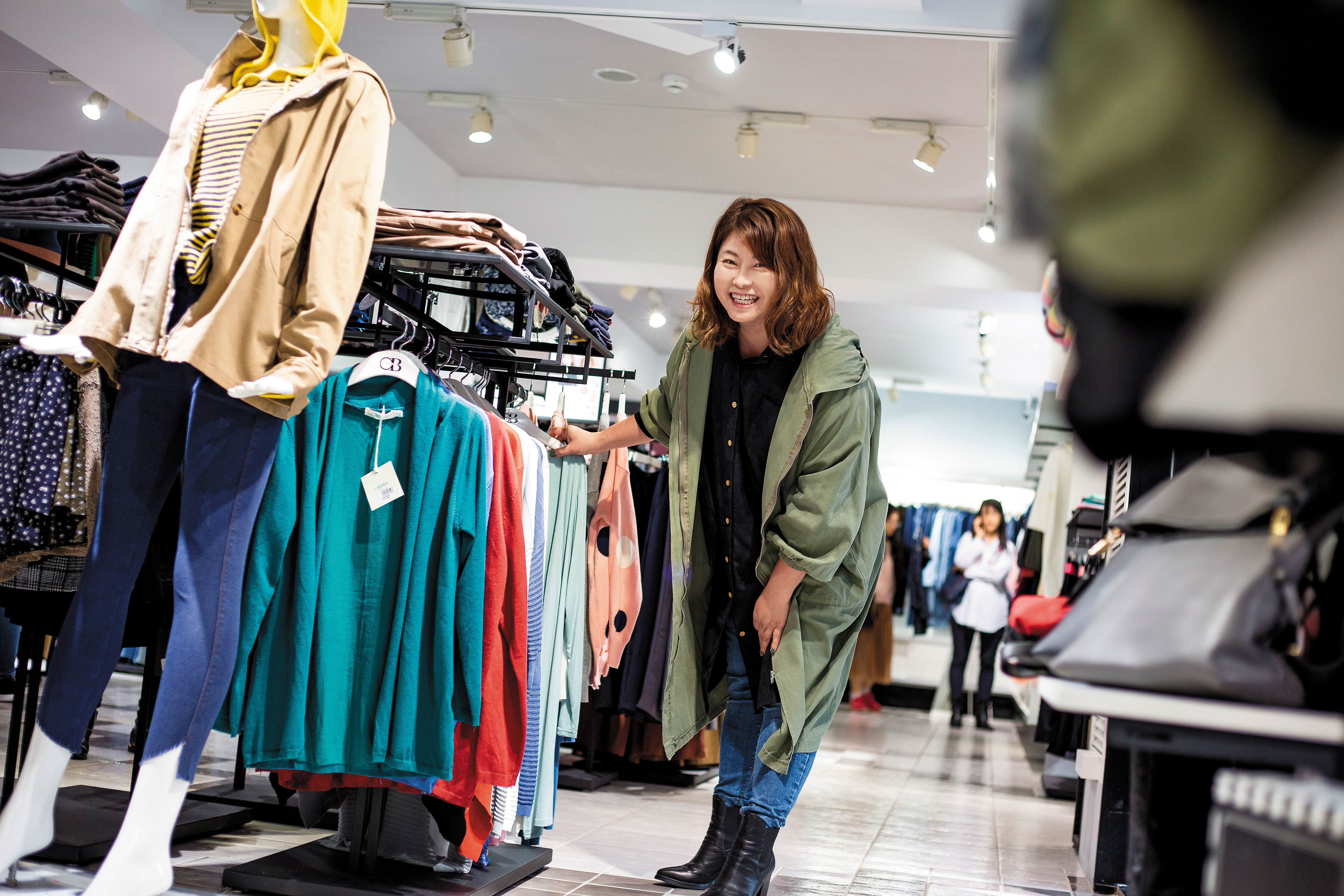 王蘭芳從「YAHOO!奇摩」兼職賣大尺碼女裝起家，靠感同身受獲得市場認同，去年年收達25億元，穩坐國內女裝電商龍頭。