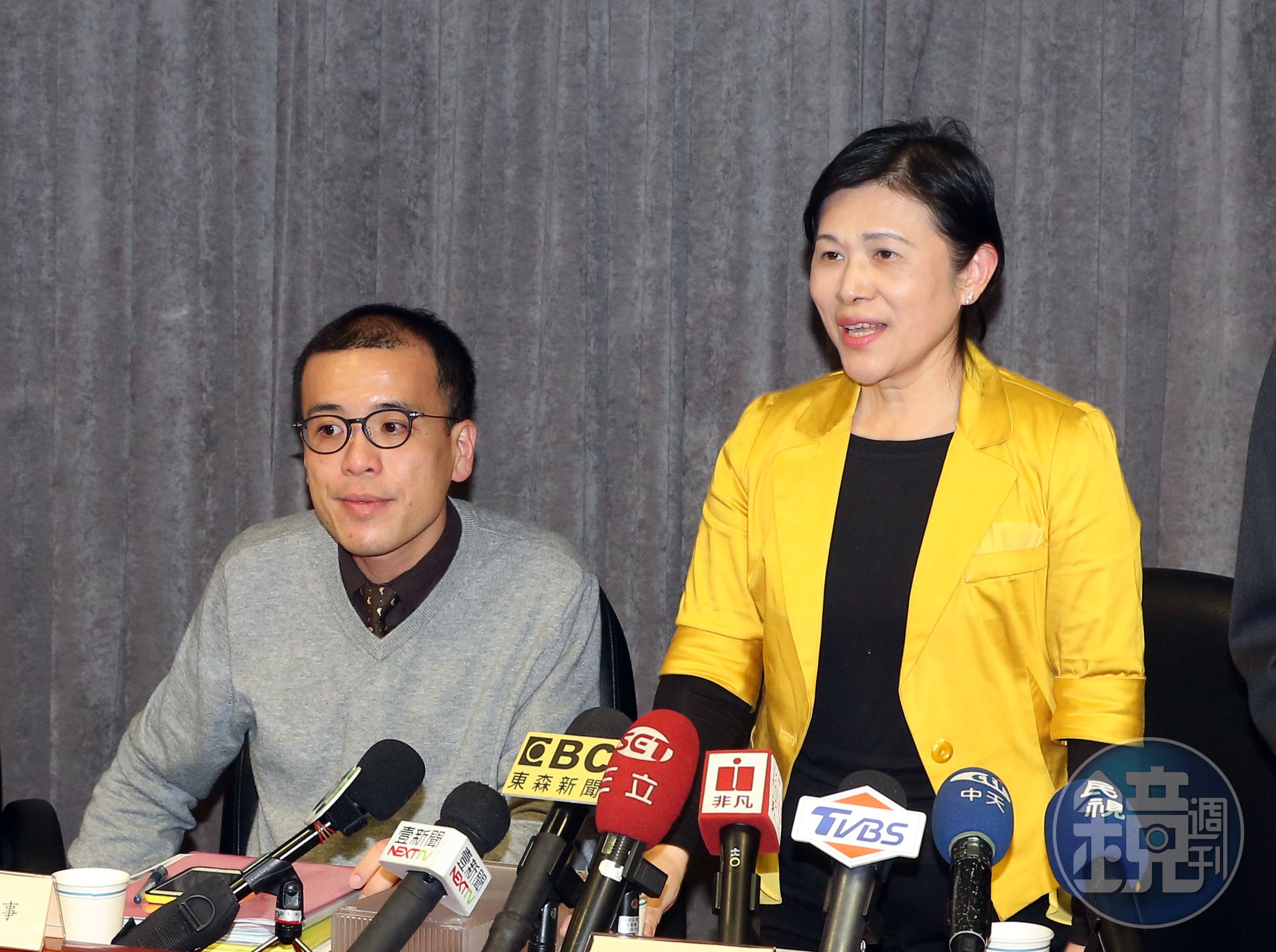 台紙前董事長許良宇（左）驟逝，今天起由余美玲（右）接任。