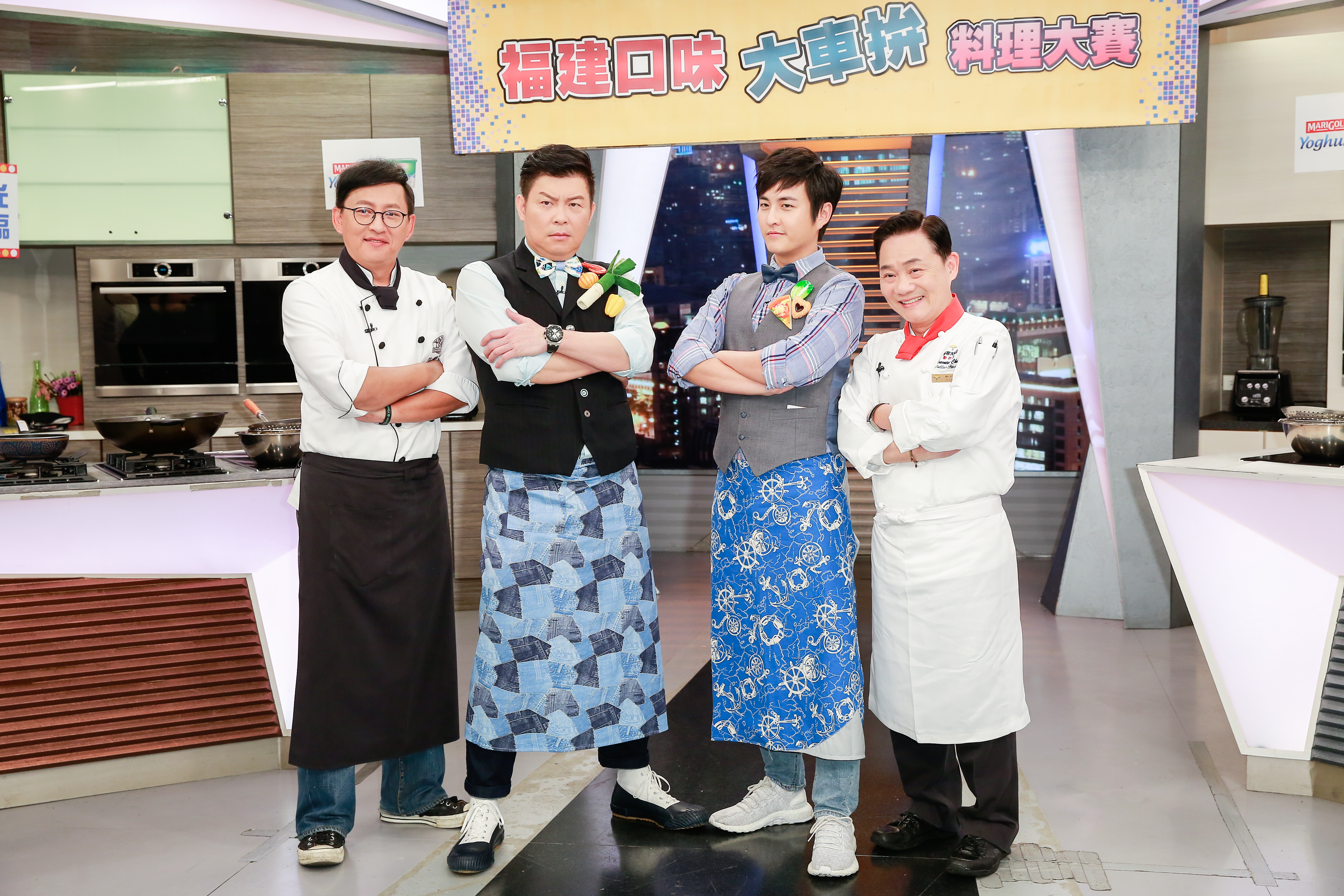 《型男大主廚》推出新加坡特別版，曾國城（左二）帶領班底阿基師（右一）及詹姆士（左一），加入黃靖倫擔任主持人。