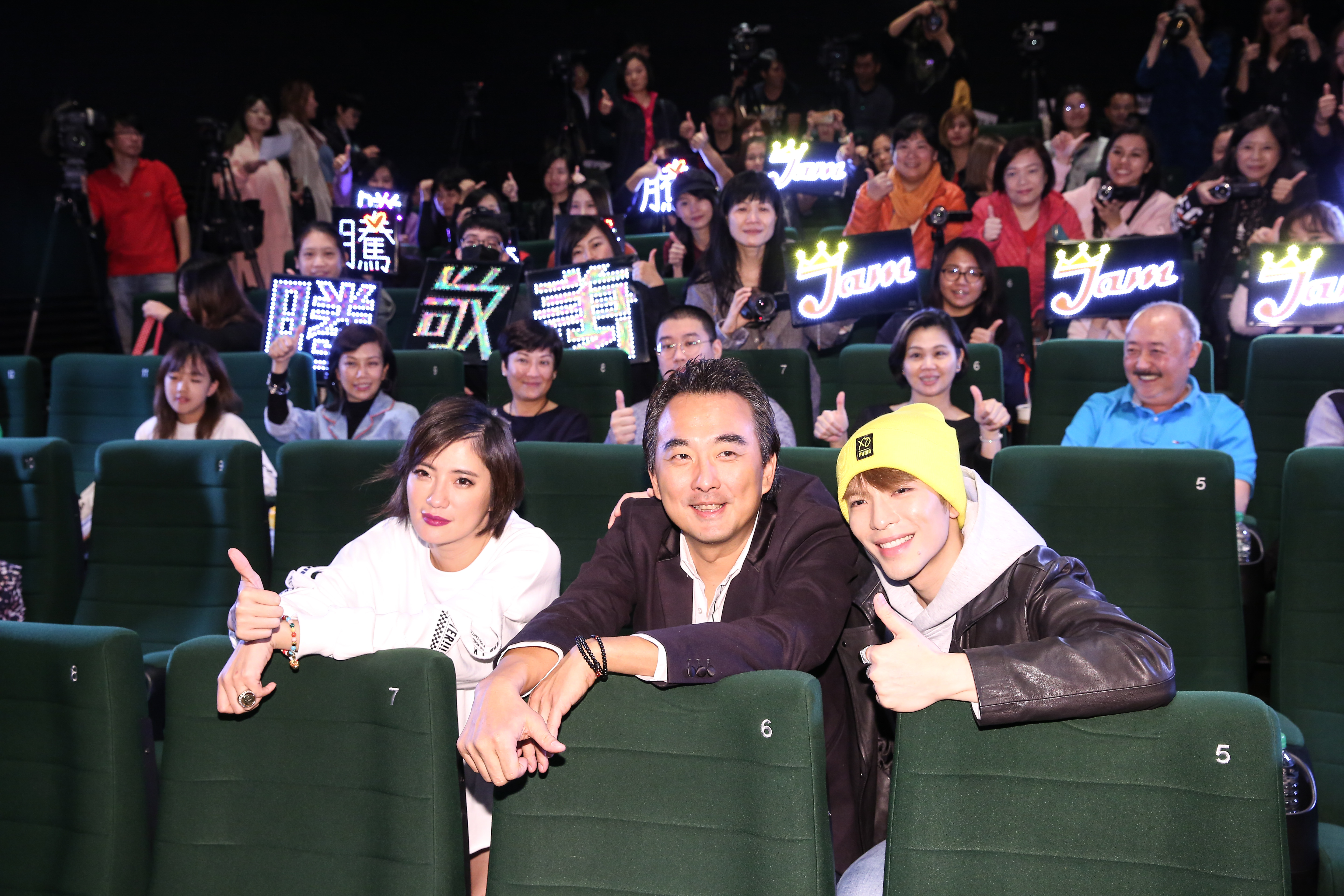 導演蔡岳勳、監製于小惠新作《深夜食堂》電視劇，找來歌手蕭敬騰挑梁演出其中一個單元〈明天〉，在劇中飾演重症病患。