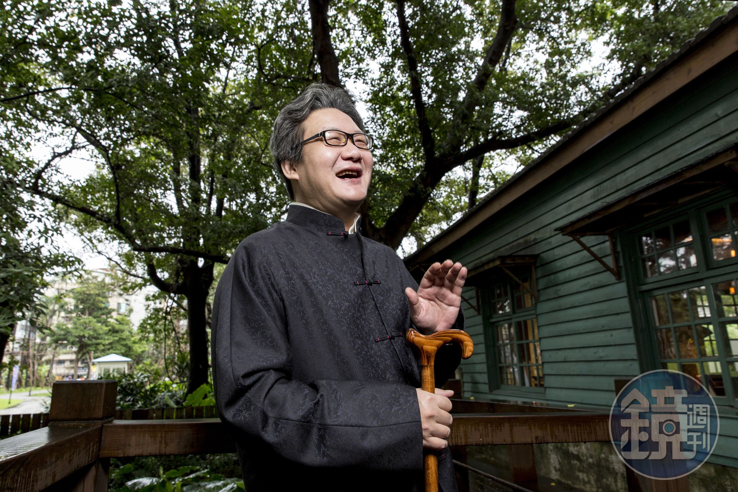 傳聞徐浩峰武功高強，又對中國冷兵器有深入研究，當他手拿木杖時，不免讓人有手杖藏有機關的錯覺。
