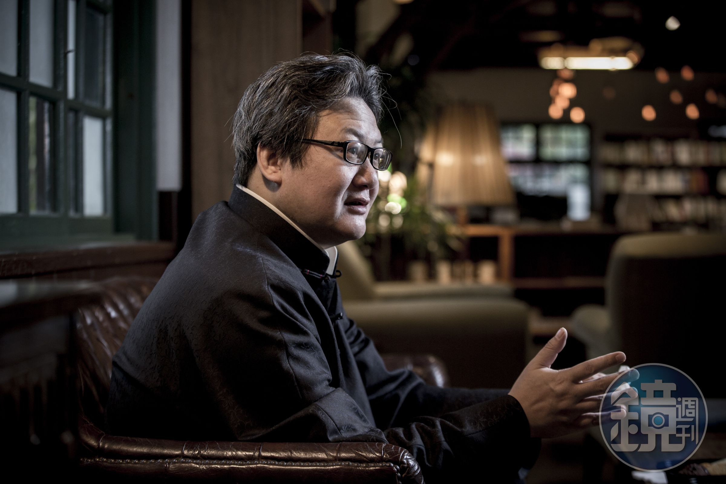 徐浩峰明明是習武練家子，講話卻像中文系老教授，喜歡穿插歷史知識。