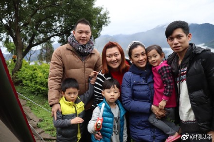 柯以柔在微博述說婚變心情，發的照片沒有腥夫郭宗坤的身影。（翻攝柯以柔微博）