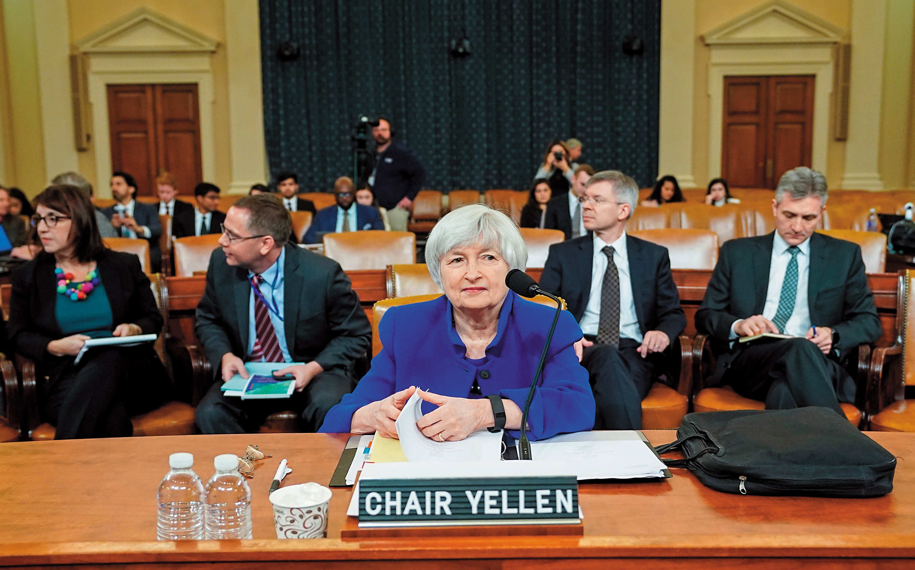 繼美國聯準會升息後，英國、韓國也開始升息，資金盛宴即將散場。（東方IC）