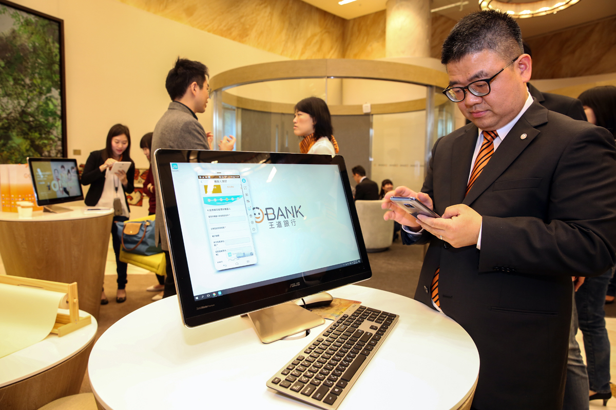 半年間，王道銀不斷推出FinTech創新服務，數位帳戶開戶數也約達7萬多人。